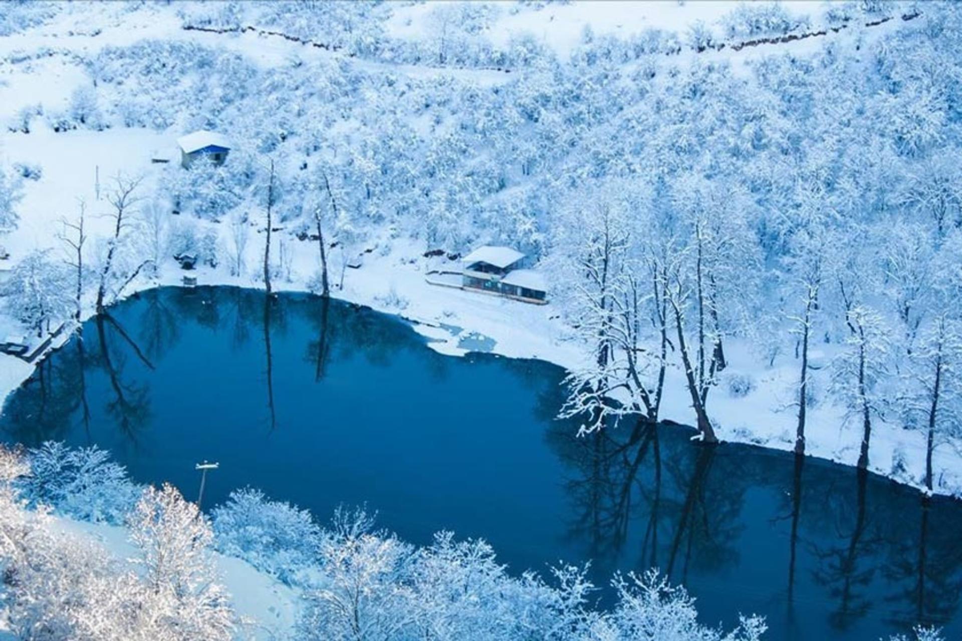 عکس هوایی از دریاچه شورمست برفی؛ منبع عکس: Must Discover Iran، عکاس: نامشخص