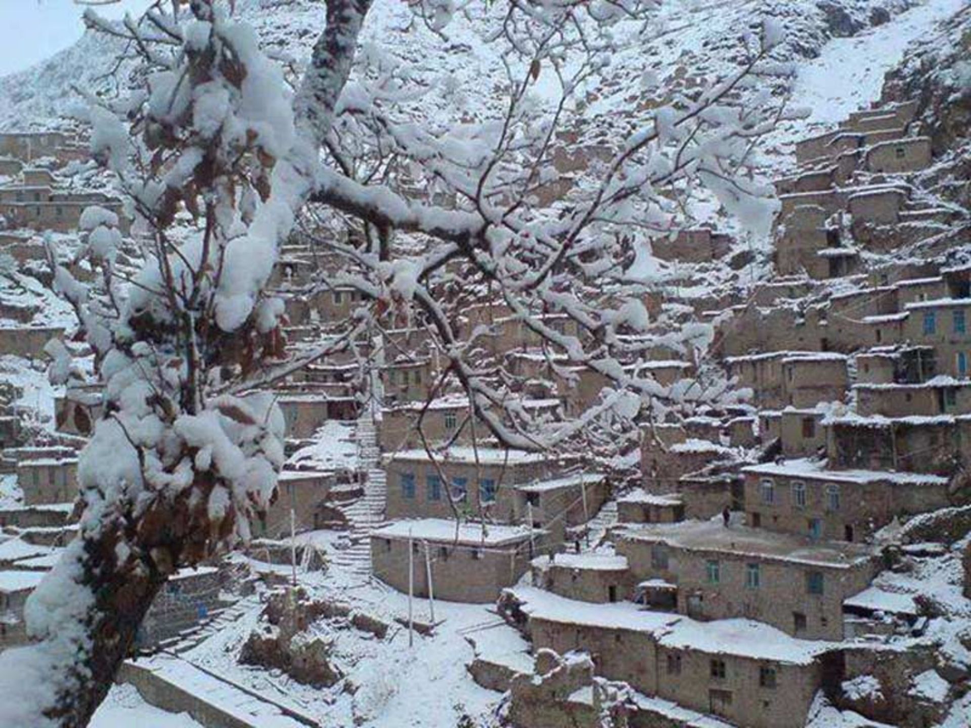 روستای پالنگان کردستان در برف؛ منبع عکس: فیسبوک روستای تاریخی پالنگان، عکاس: فریدون حمیدی