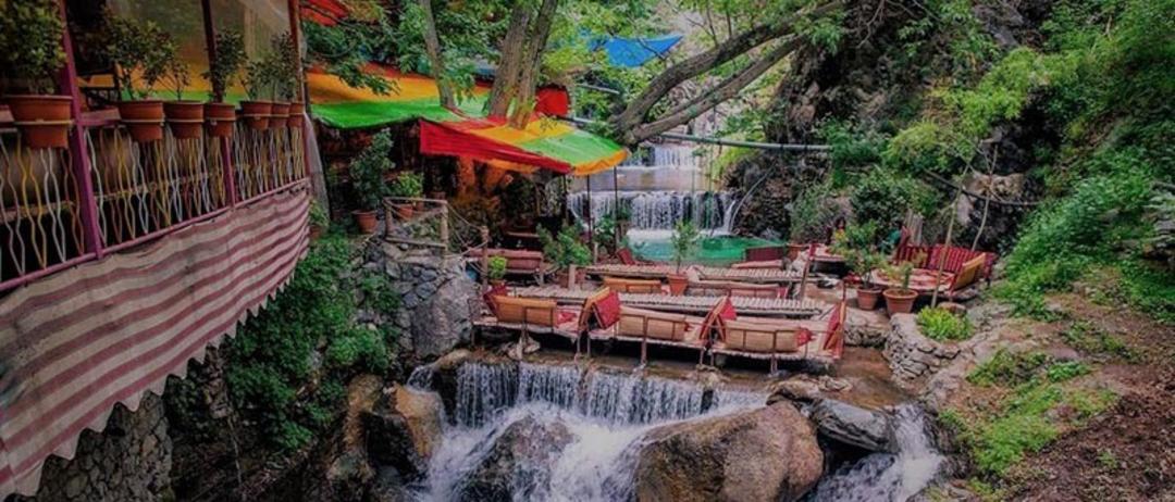 یک رستوران در کنار رودخانه درکه؛ منبع عکس: 3click.com؛ عکاس: نامشخص