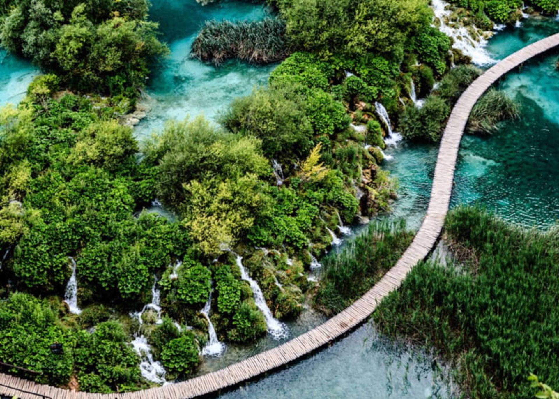 پارک ملی دریاچه‌ های پلیتویک (Plitviče Lakes National Park)؛ کرواسی