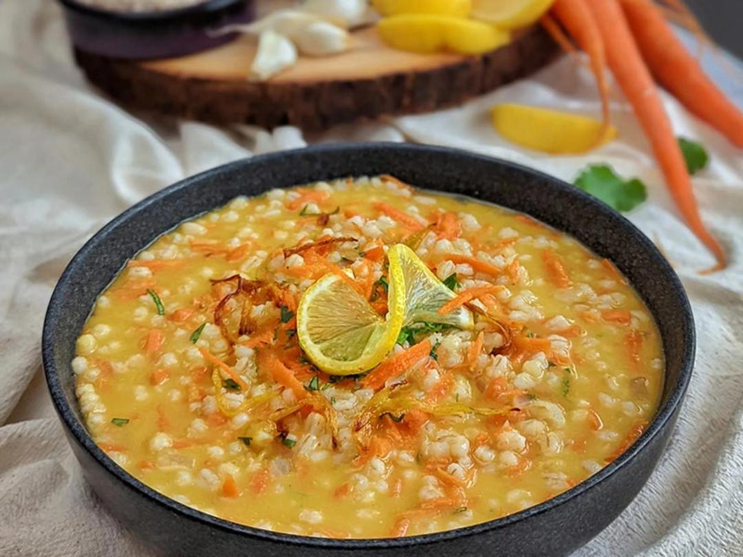 سوپ جو مجلسی با لیمو، منبع عکس: thecaspianchef.com، عکاس: نامشخص
