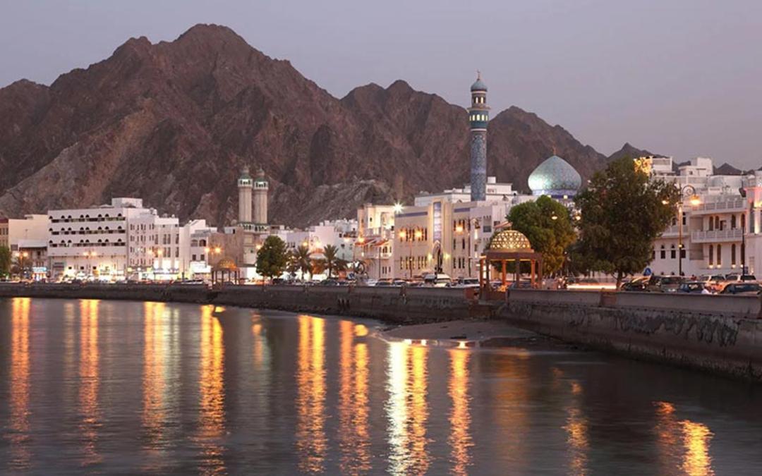 چشم انداز مسقط عمان در شب