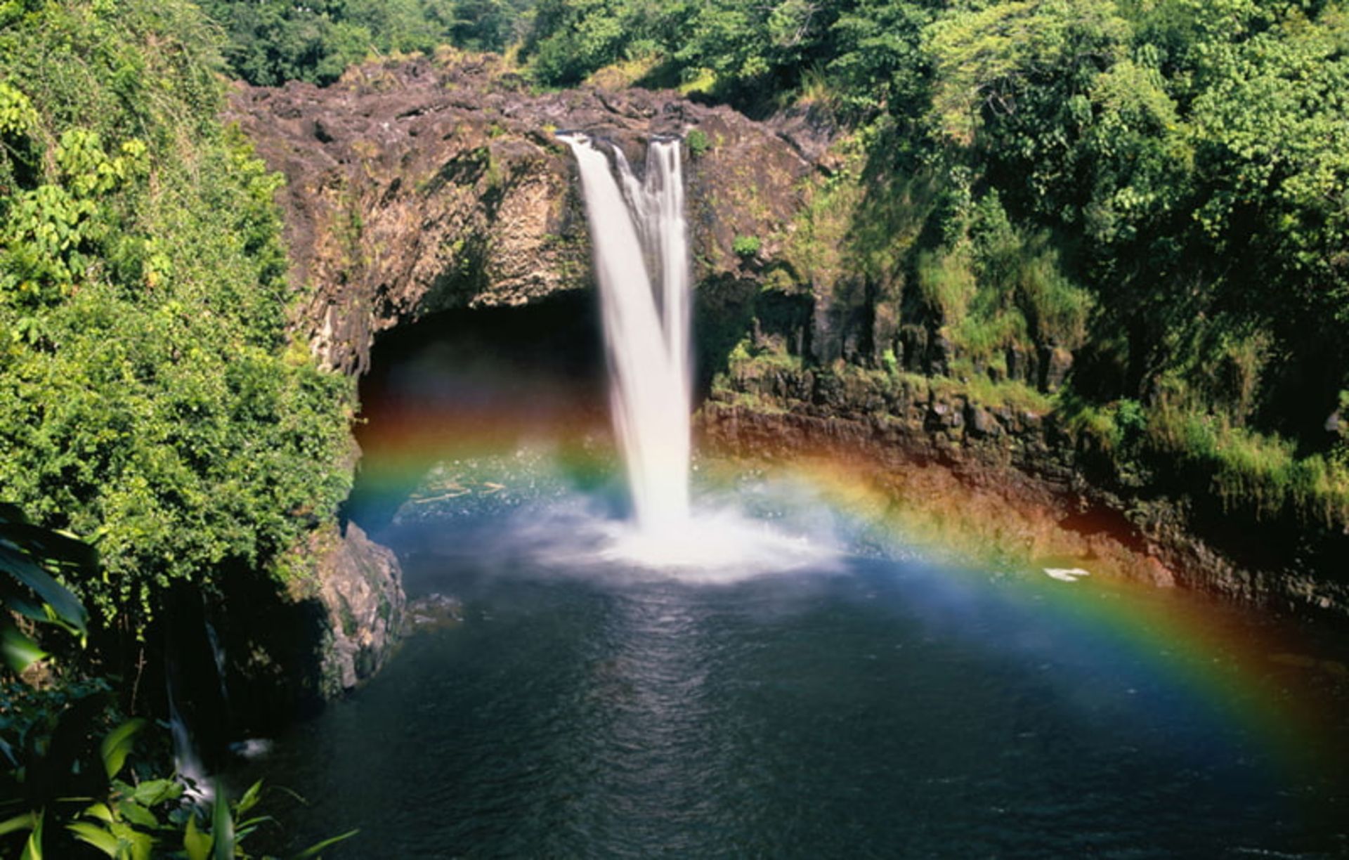 آبشار وایلوا (Wailua Falls ) در جزایر هاوایی؛ آمریکا