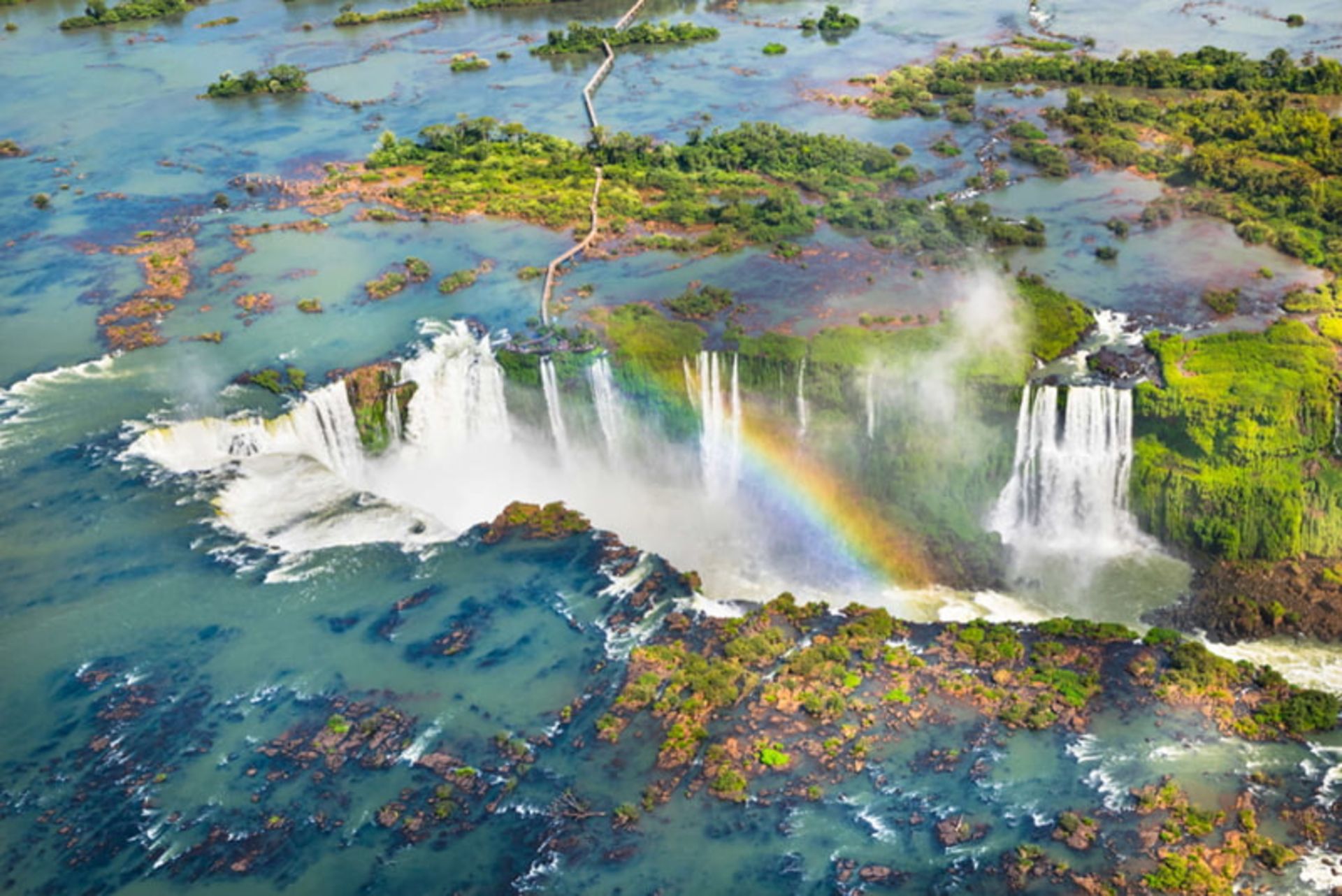 آبشار ایگواسو (Iguazu Falls) در مرز آرژانتین و برزیل 