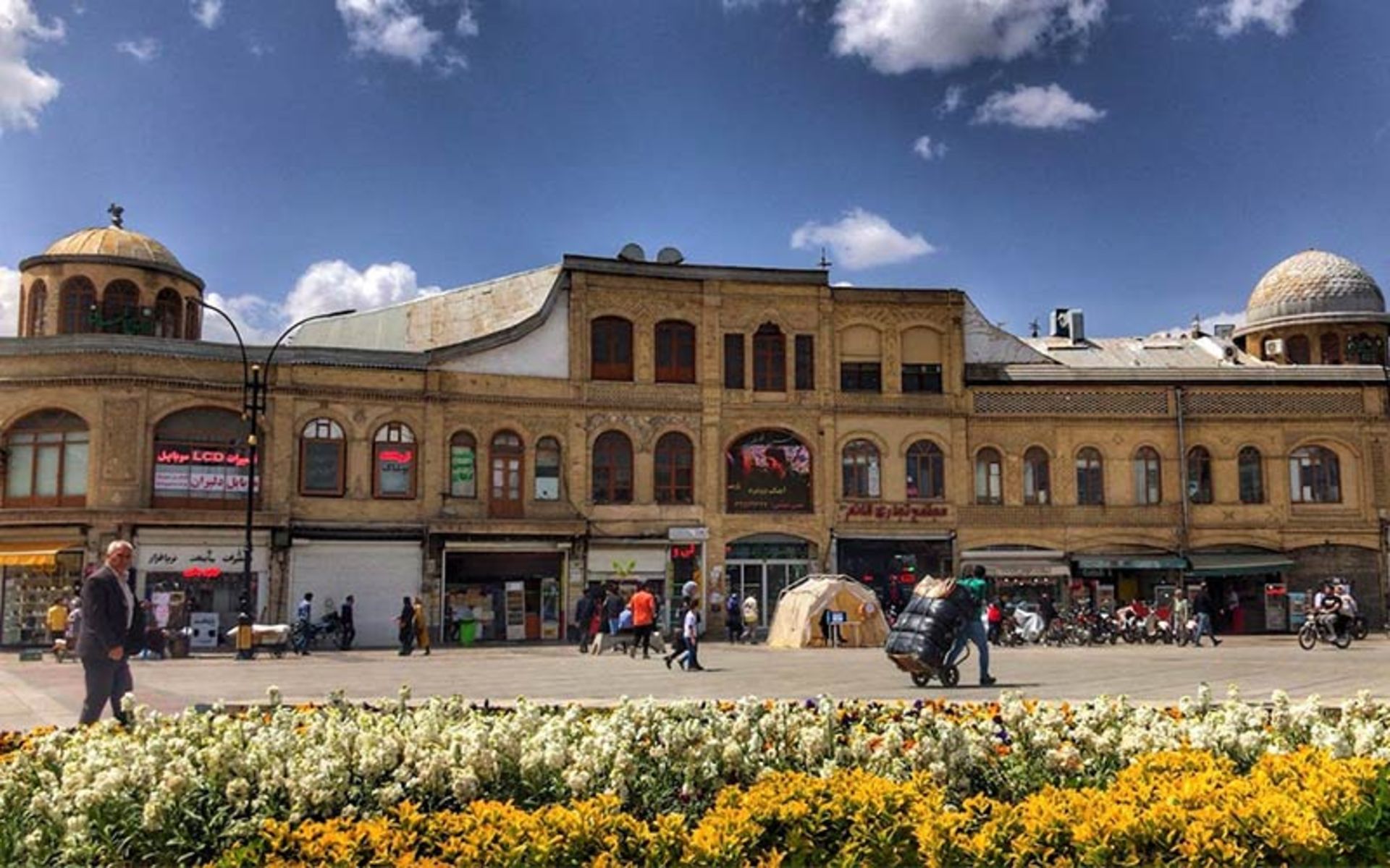 ساختمان های تاریخی میدان امام خمینی همدان، منبع عکس: گوگل مپ، عکاس: 
