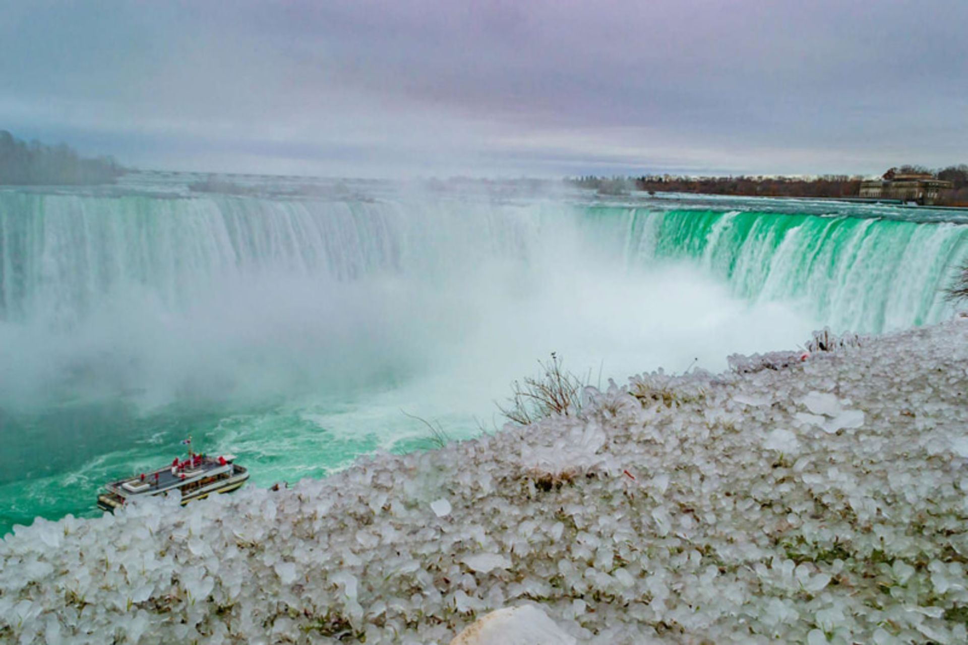 آبشار نیاگارا (Niagara Falls) در مرز آمریکا و کانادا 