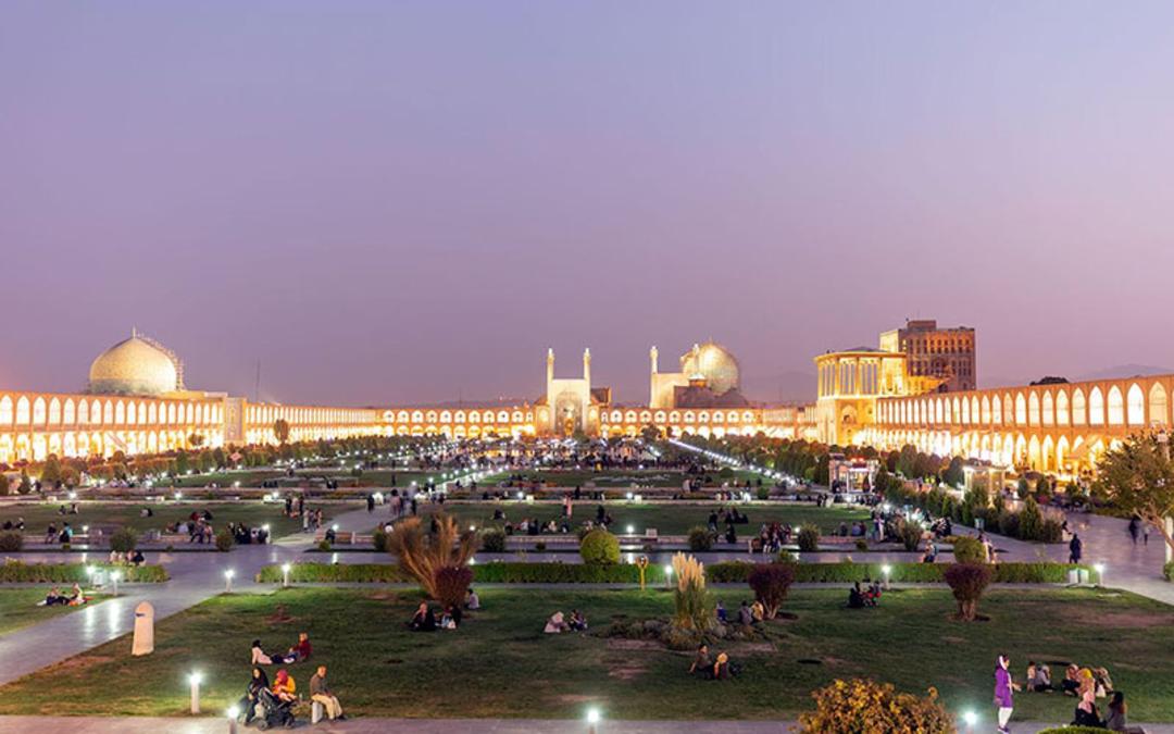 میدان نقش جهان اصفهان در شب، منبع عکس: گوگل مپ، عکاس: 