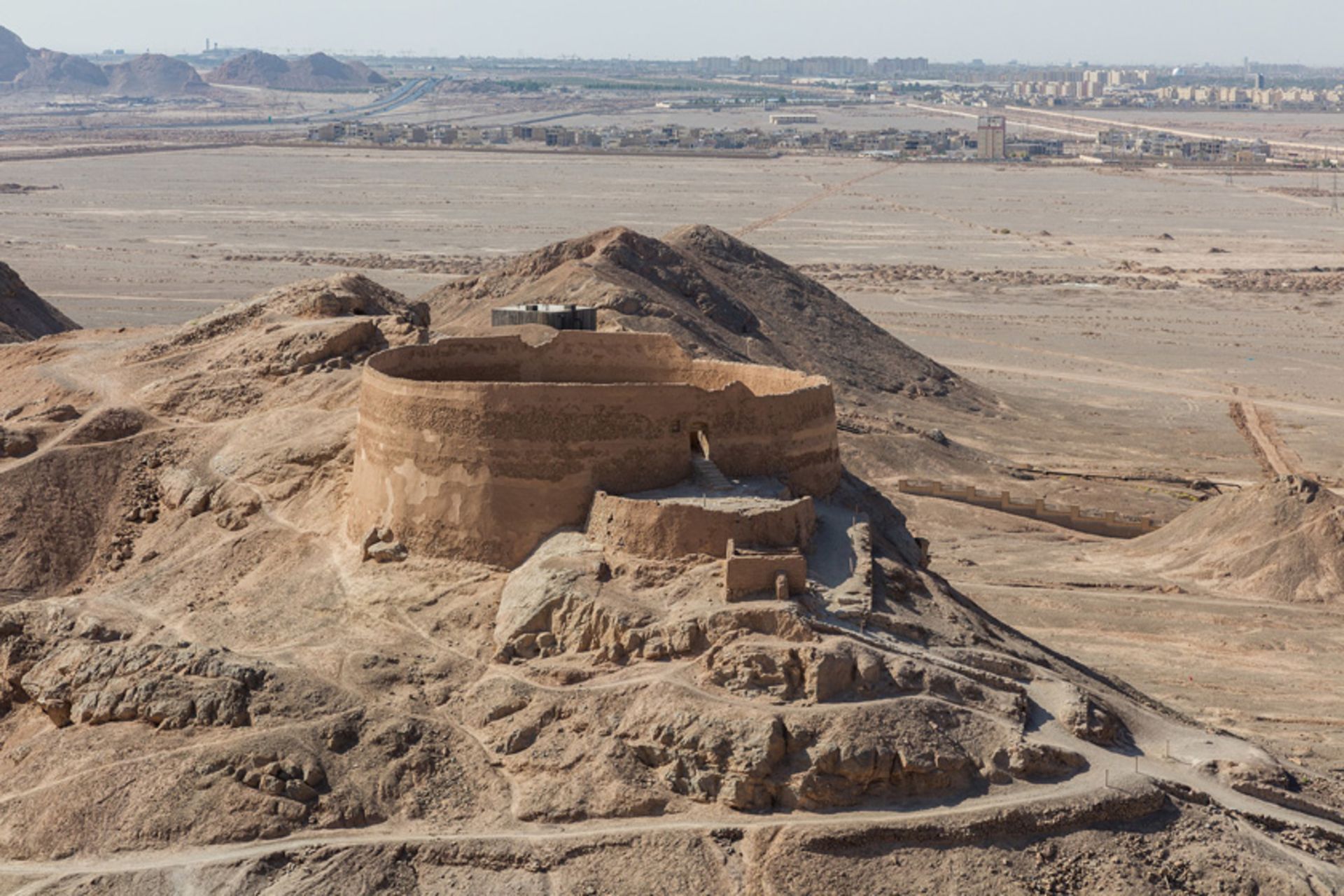دخمه زرتشتیان یزد. عکاس:  Diego Delso