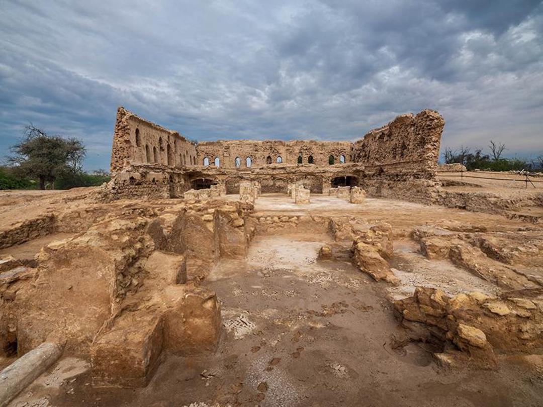 مسجد دو محرابه، منبع عکس: visitkong، عکاس: نامشخص