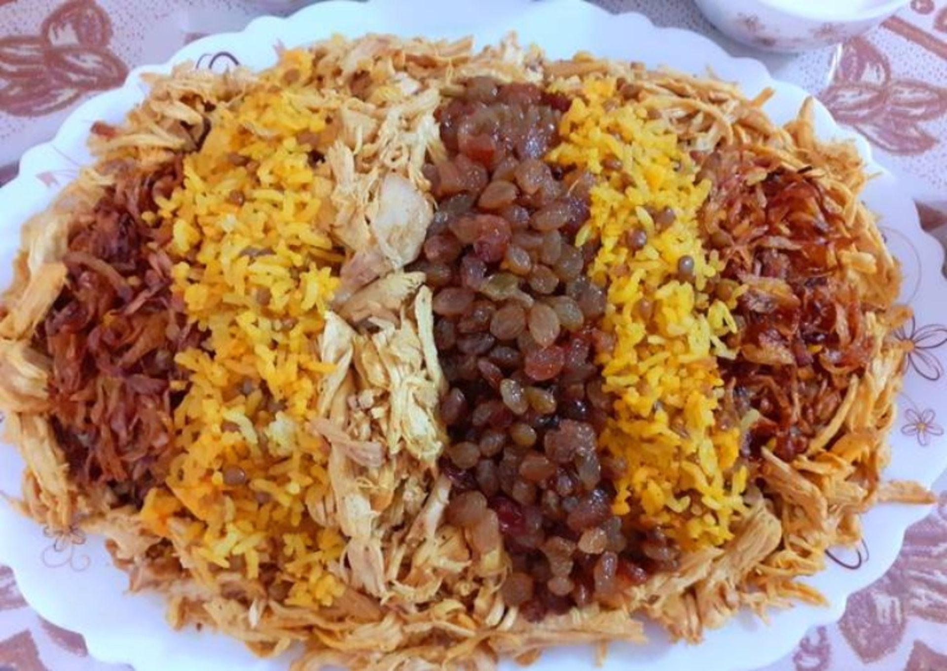 کشمش پلو؛ منبع عکس: سایت cookpad.com/ir. عکاس: نامشخص