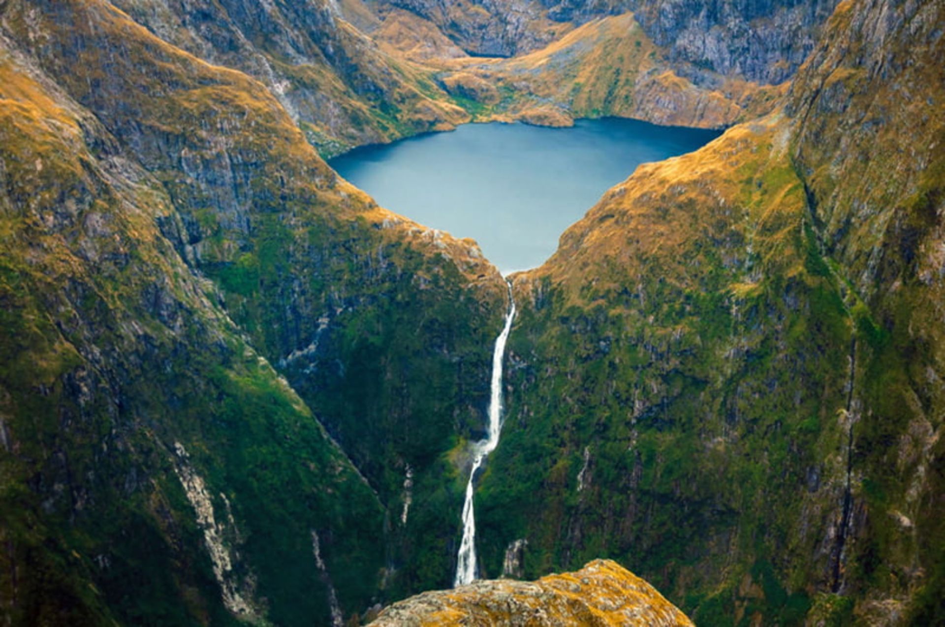 آبشار ساترلند (Sutherland Falls) در نیوزلند