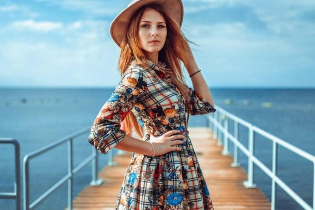 لباس ساحلی زنانه در تابستان؛ منبع عکس: سایت alvandstock.com. عکاس: نامشخص 