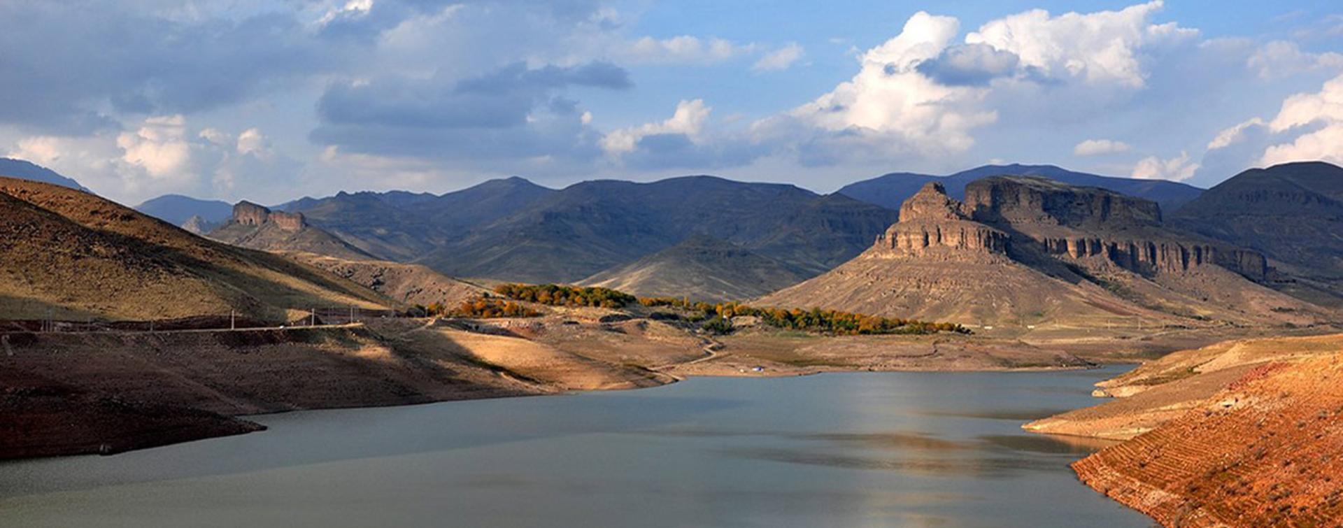 سد قلعه چای؛ منبع عکس: ویکی مدیا؛ عکاس: حسین زاهدی