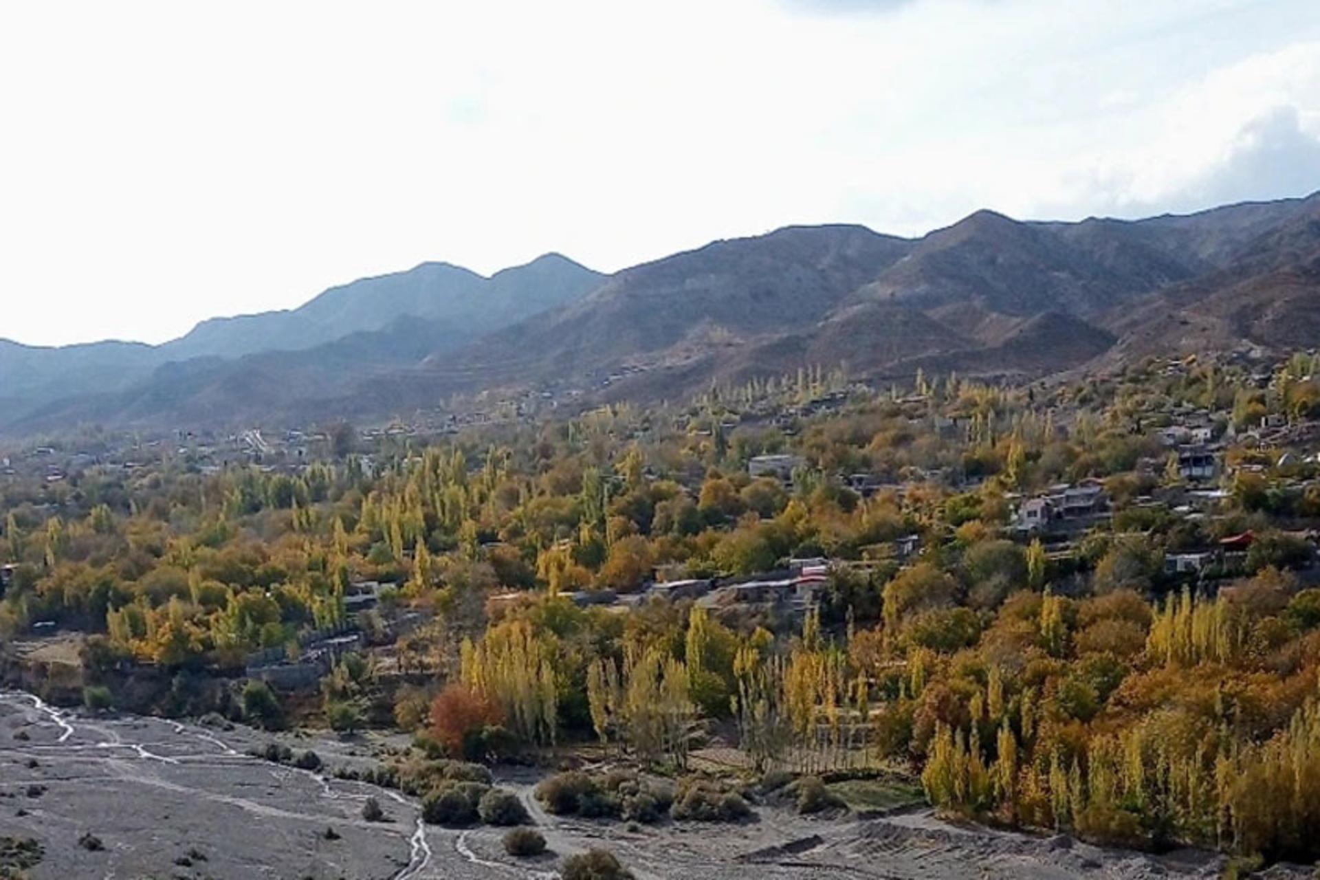 پاییز در روستای دهبکری؛ منبع عکس: گوگل‌مپ؛ عکاس: یوسف قربانی نژاد