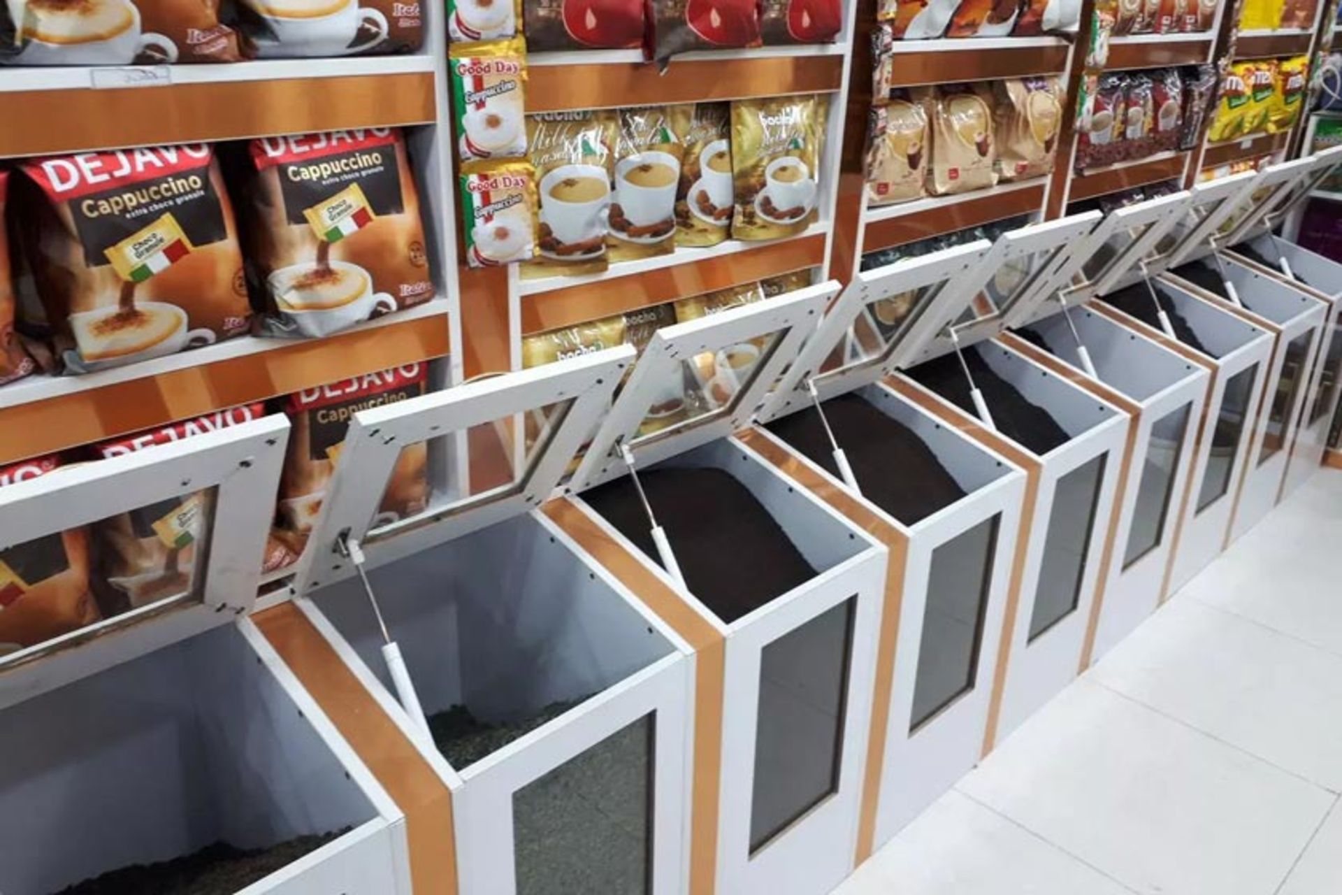 فروش انواع خوراکی در بازار رسولی زاهدان؛ منبع عکس: ایرنا؛ عکاس: نامشخص