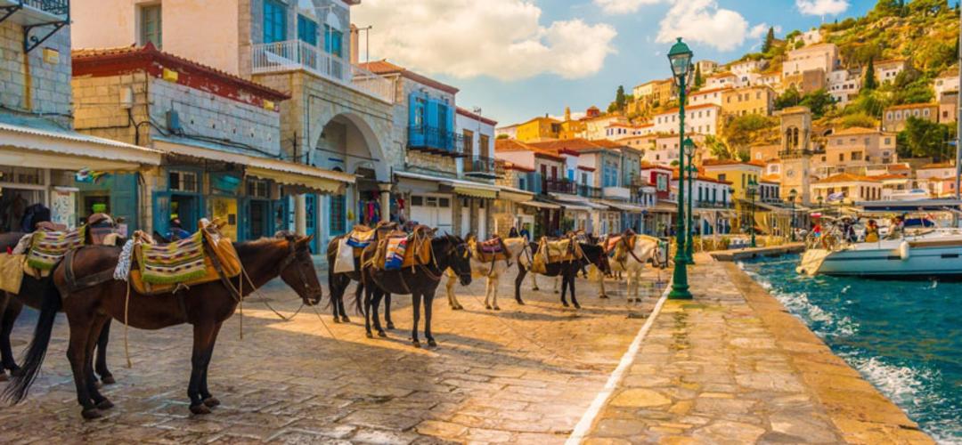 بندر نعل اسبی جزیره هیدرا؛ منبع عکس: Celebrity Cruises، عکاس: نامشخص