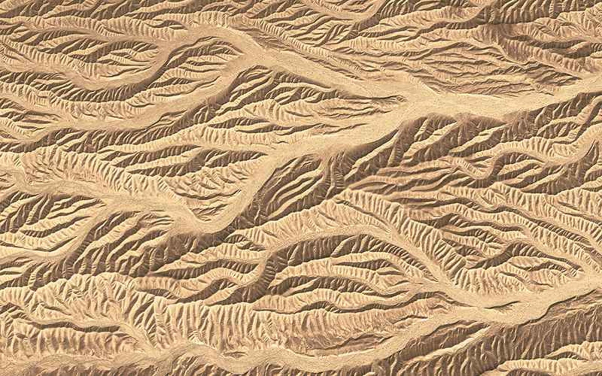 خطوط شن و ماسه در کویر لوت،‌منبع عکس: behance.net