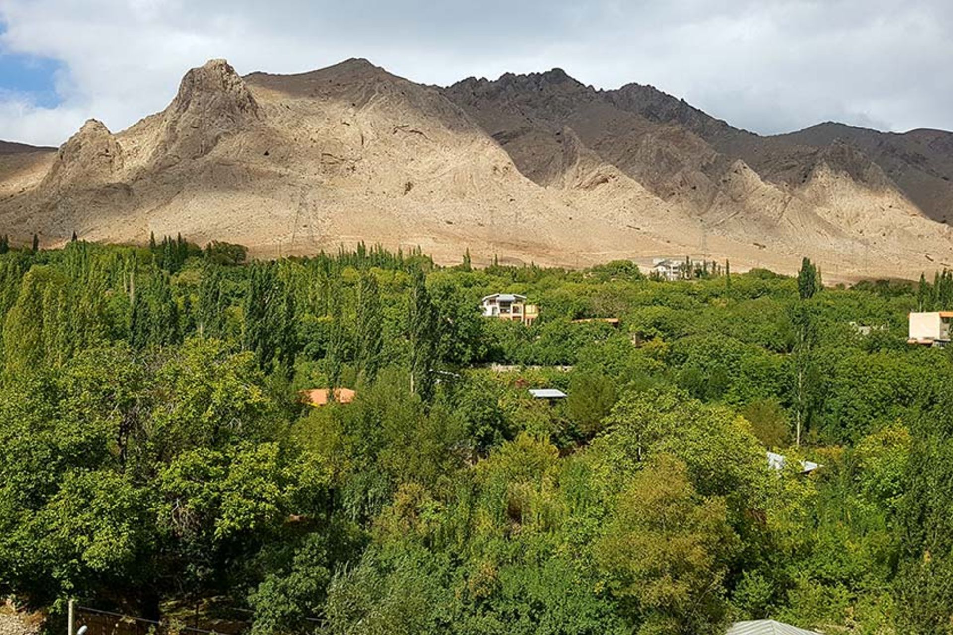 شهربازی و پارک کوهستان شهمیرزاد؛ منبع عکس: گوگل مپ؛ عکاس: مهدی نخودچی