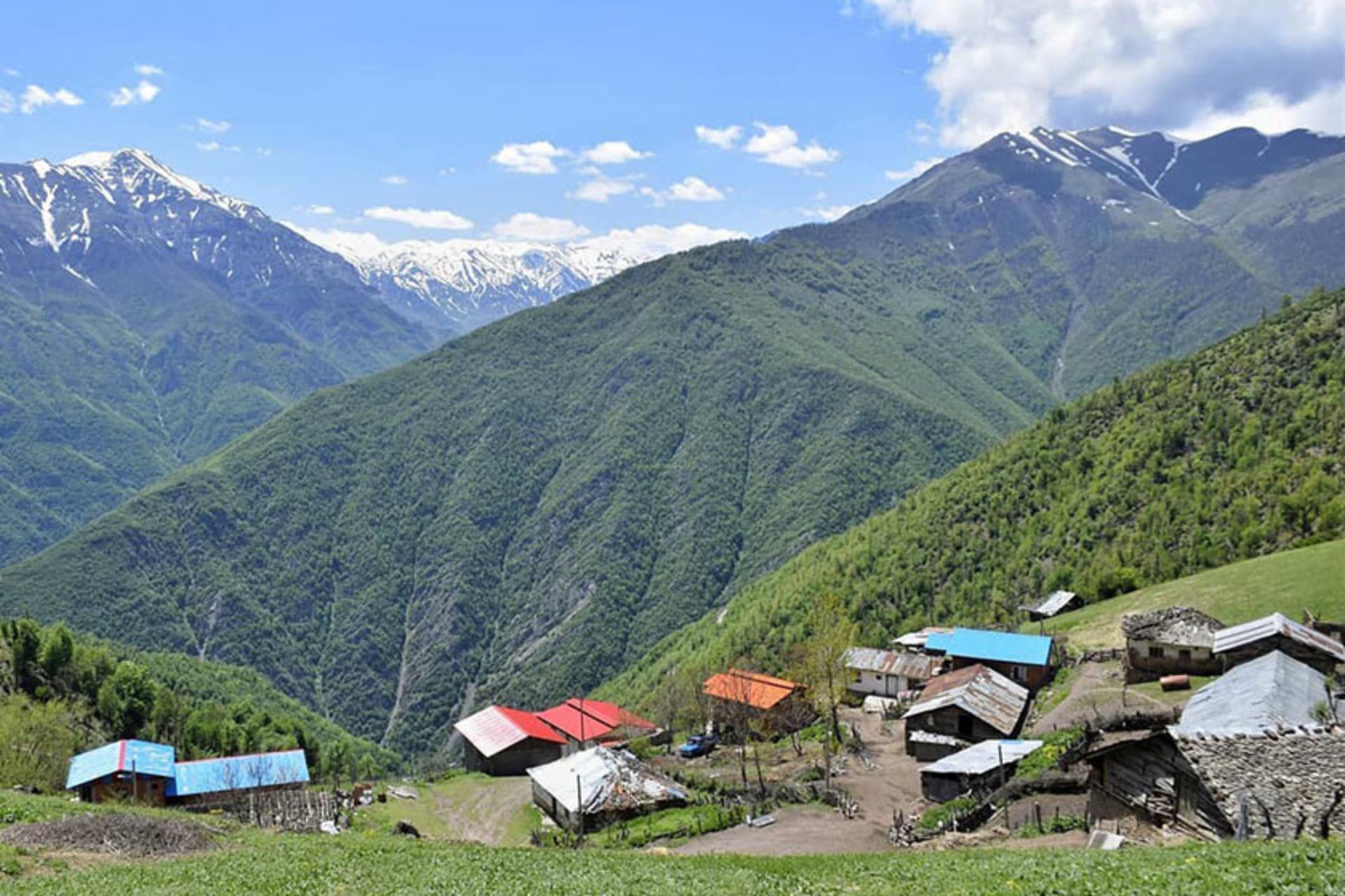 روستای الیت مرزن آباد؛ منبع عکس: گوگل مپ؛ عکاس: Kamrooz Kolahi
