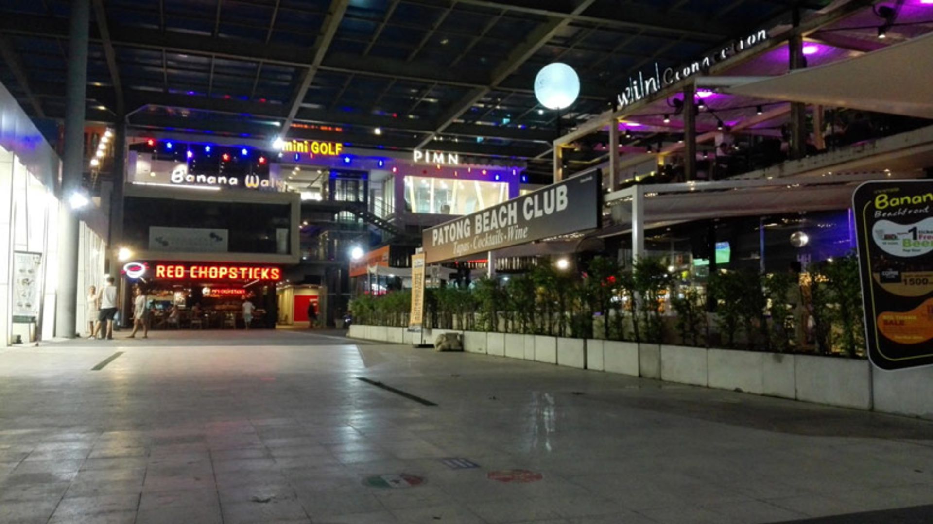 بنانا واک پوکت؛ منبع عکس: Google Maps، عکاس: Vladas Portapas