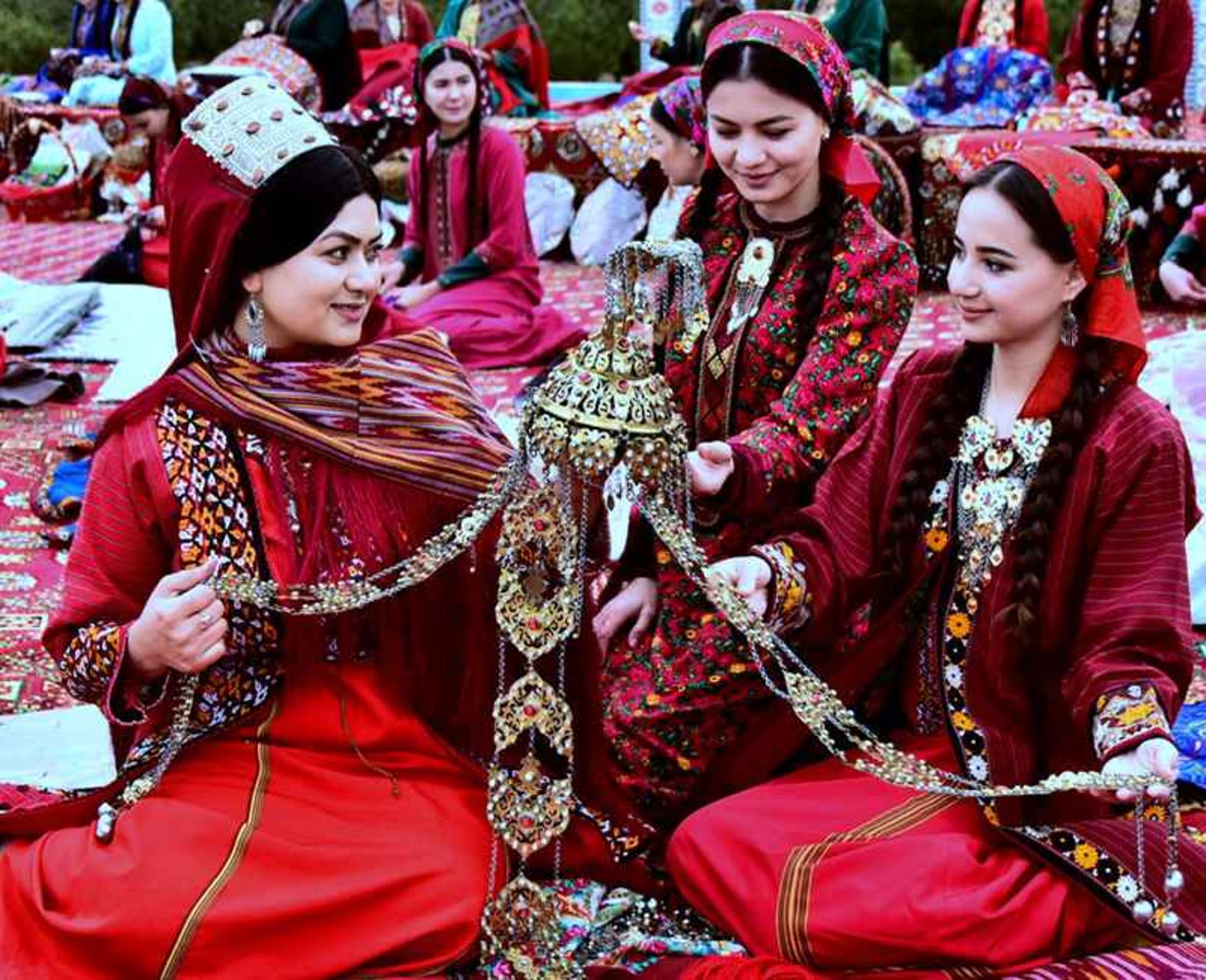 زنان ترکمنستانی در نوروز، منبع عکس: turkmenistan.gov.tm، عکاس: نامشخص