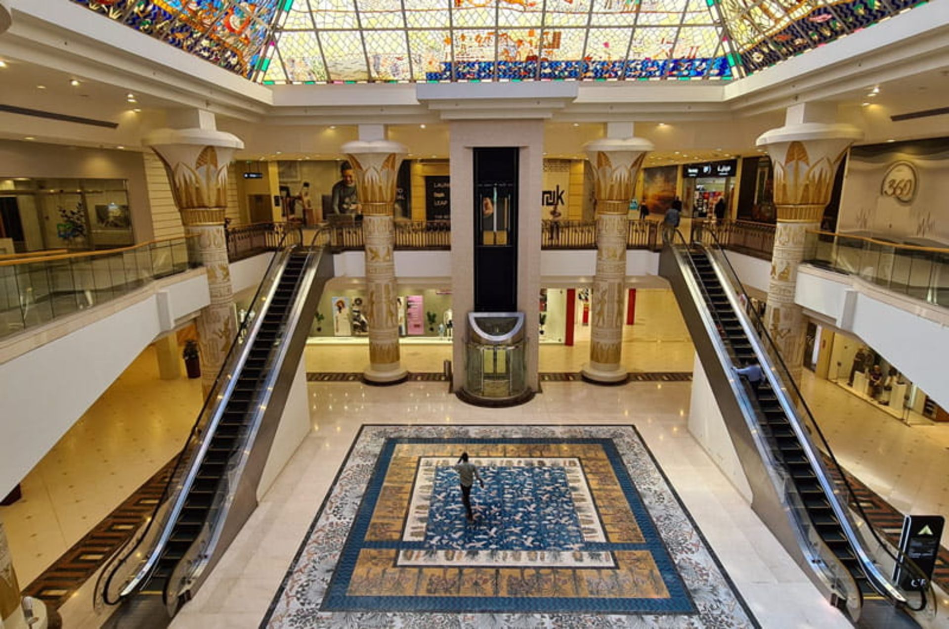 داخل مرکز خرید وافی دبی؛ منبع عکس: PropSearch، عکاس: نامشخص