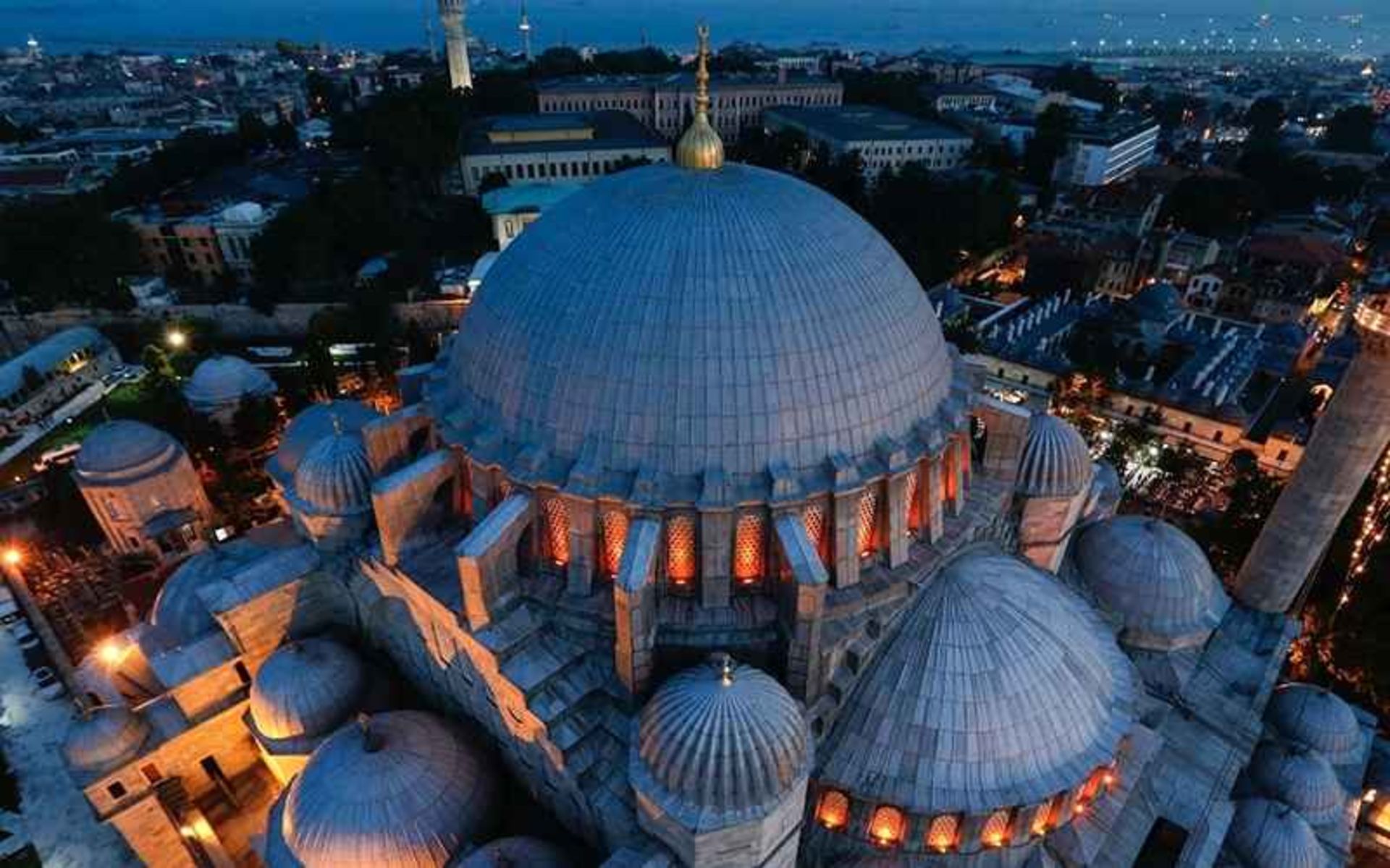 عکس هوایی از مسجد سلیمانیه، منبع عکس: dailysabah.com، عکاس: نامشخص