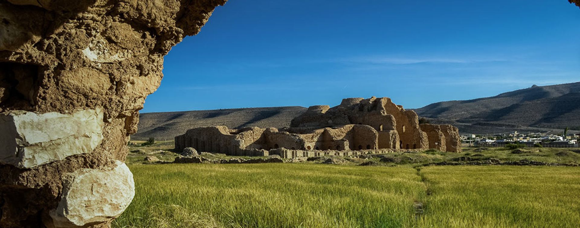 کاخ اردشیر بابکان؛ منبع عکس: گوگل مپ؛ عکاس: کوروش نوزاد تهرانی