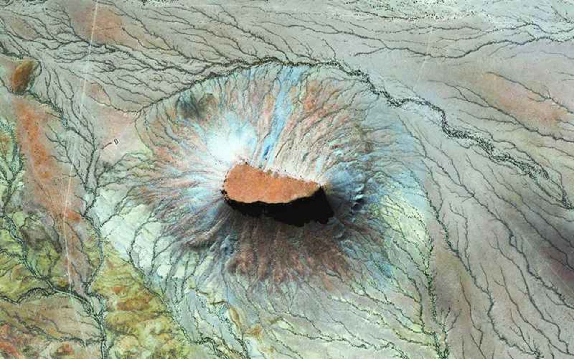 عکس هوایی از کوهی در نامیبیا
