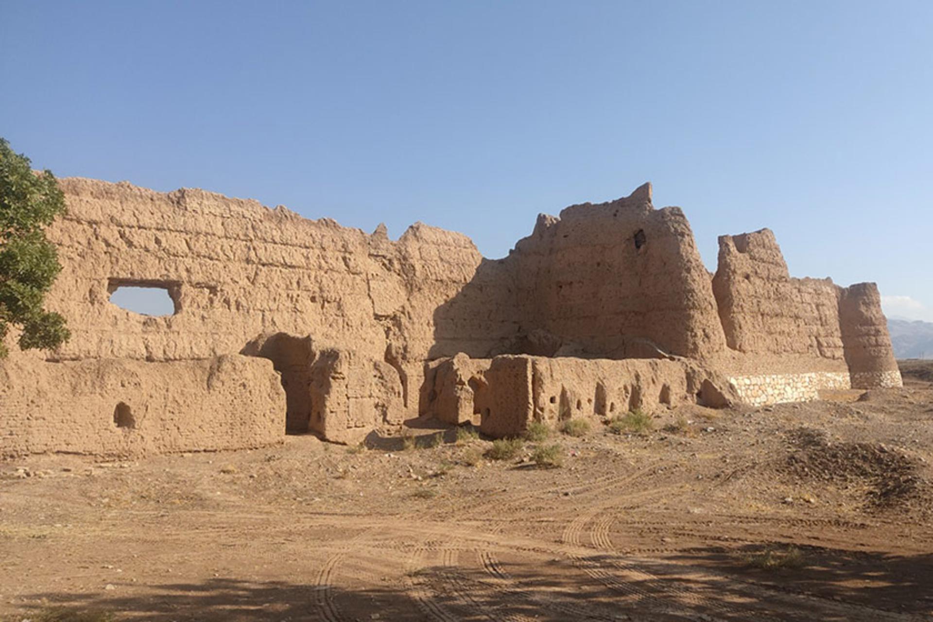 قلعه نشست آباد دلیجان؛ منبع عکس: گوگل مپ؛ عکاس: علی محمدی