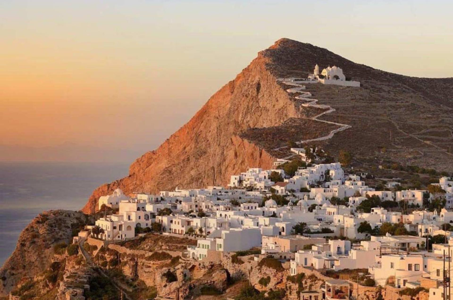 جزیره فوله‌گاندروس یونان؛ منبع عکس: Greece Travel Secrets، عکاس: نامشخص