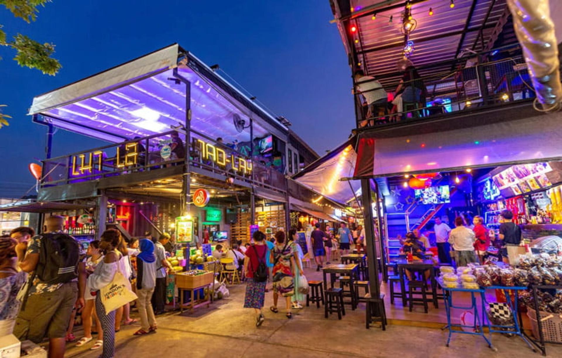بازار چیلوا پوکت؛ منبع عکس: Phuket 101، عکاس: نامشخص