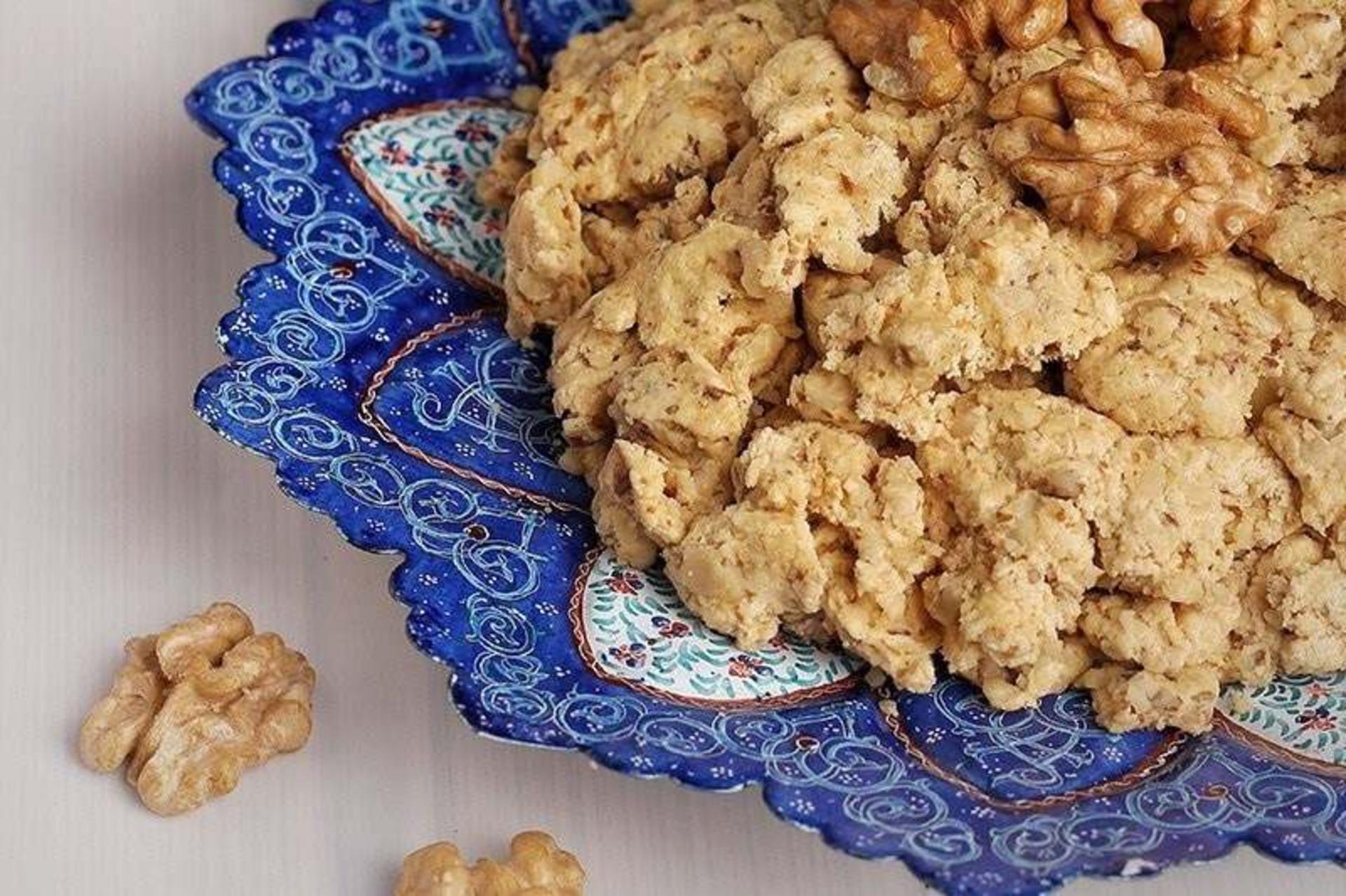 حلوای گردویی ارومیه؛ منبع عکس: وب‌سایت Ibna.ir؛ عکاس: نامشخص