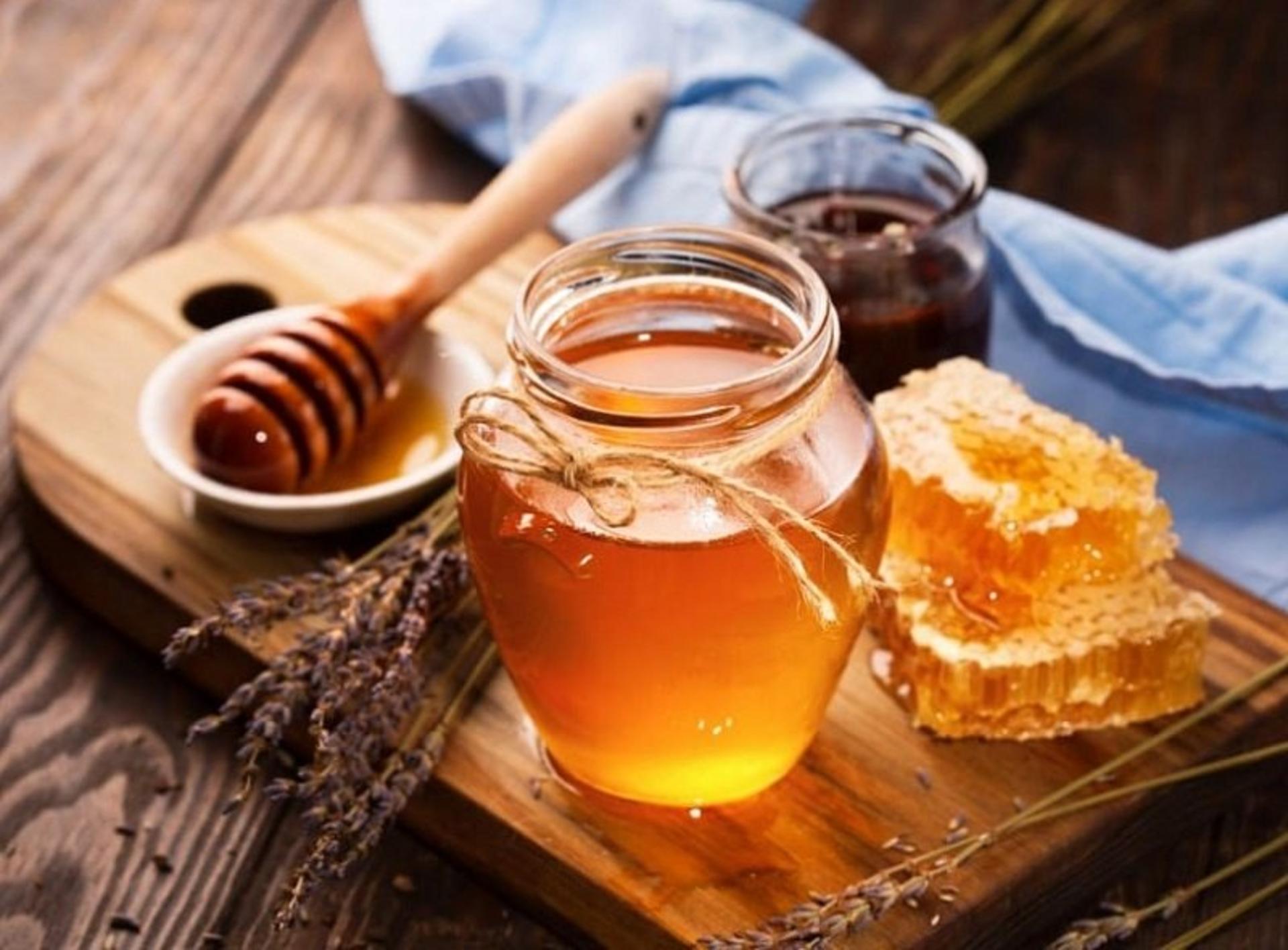 عسل؛ منبع عکس: وب‌سایت Aradbranding.com؛ عکاس: نامشخص