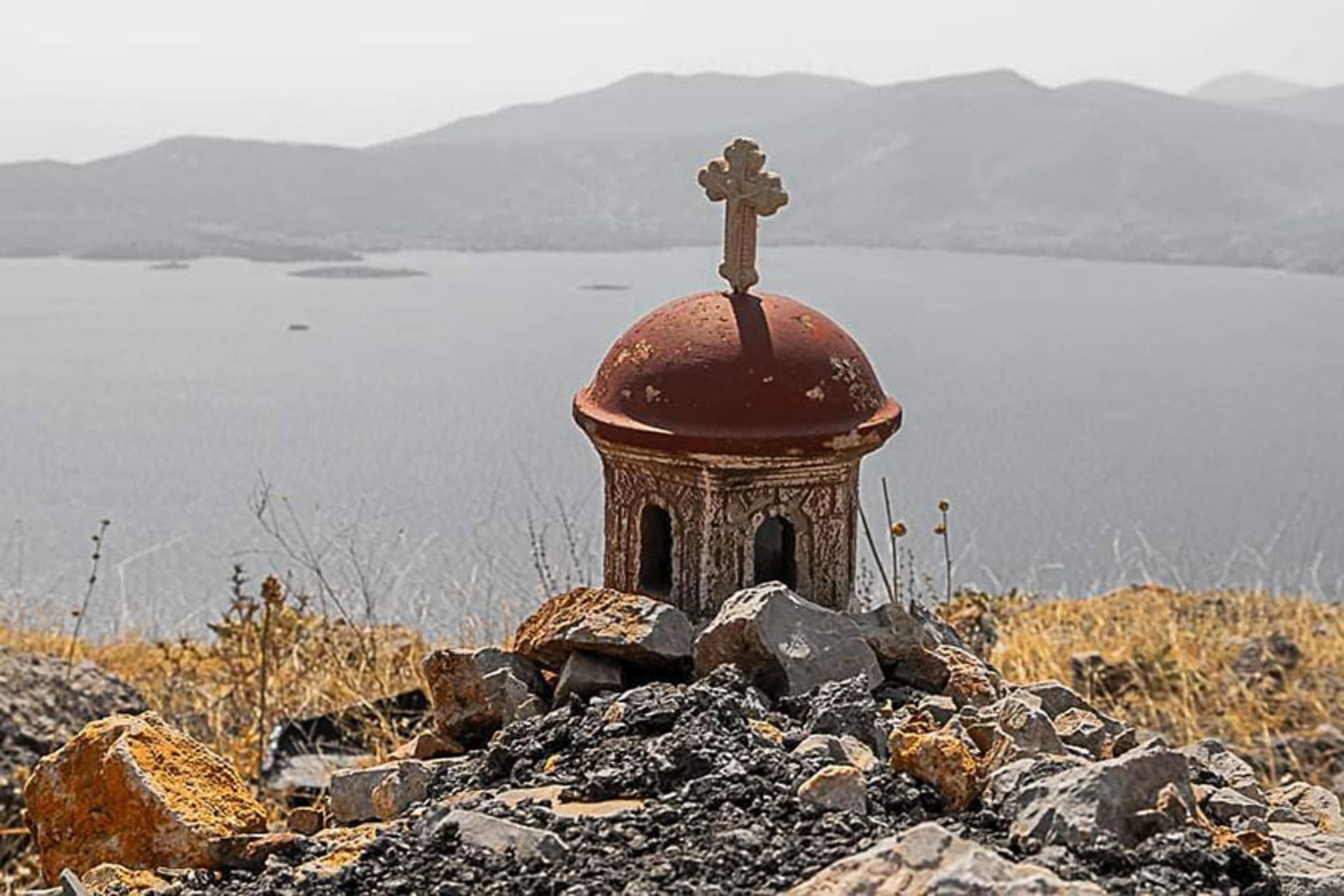 گنبد معبدی در ساحل یونان