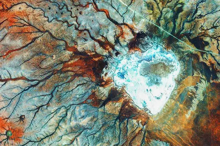 عکس هوایی از کوهستان رنگارنگ نامیبیا