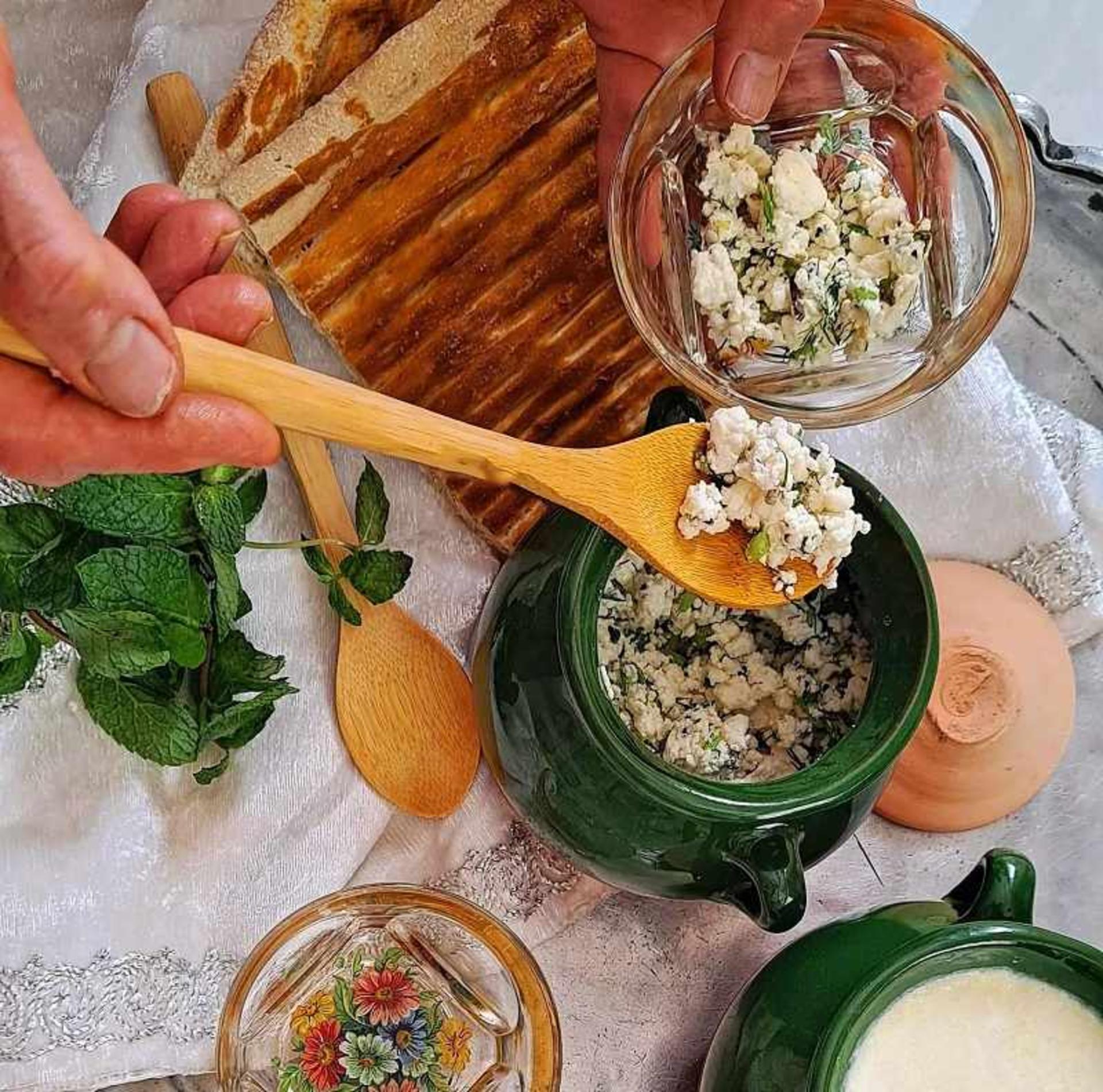 پنیر کوزه‌ای ارومیه؛ منبع عکس: وب‌سایت Parsiday.com؛ عکاس: نامشخص