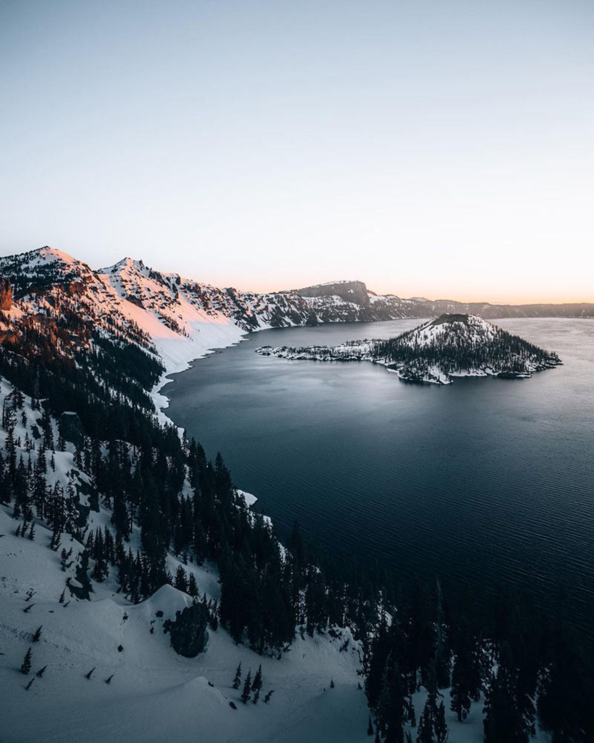 پارک ملی کریتر لیک (Crater Lake National Park) آمریکا در زمستان