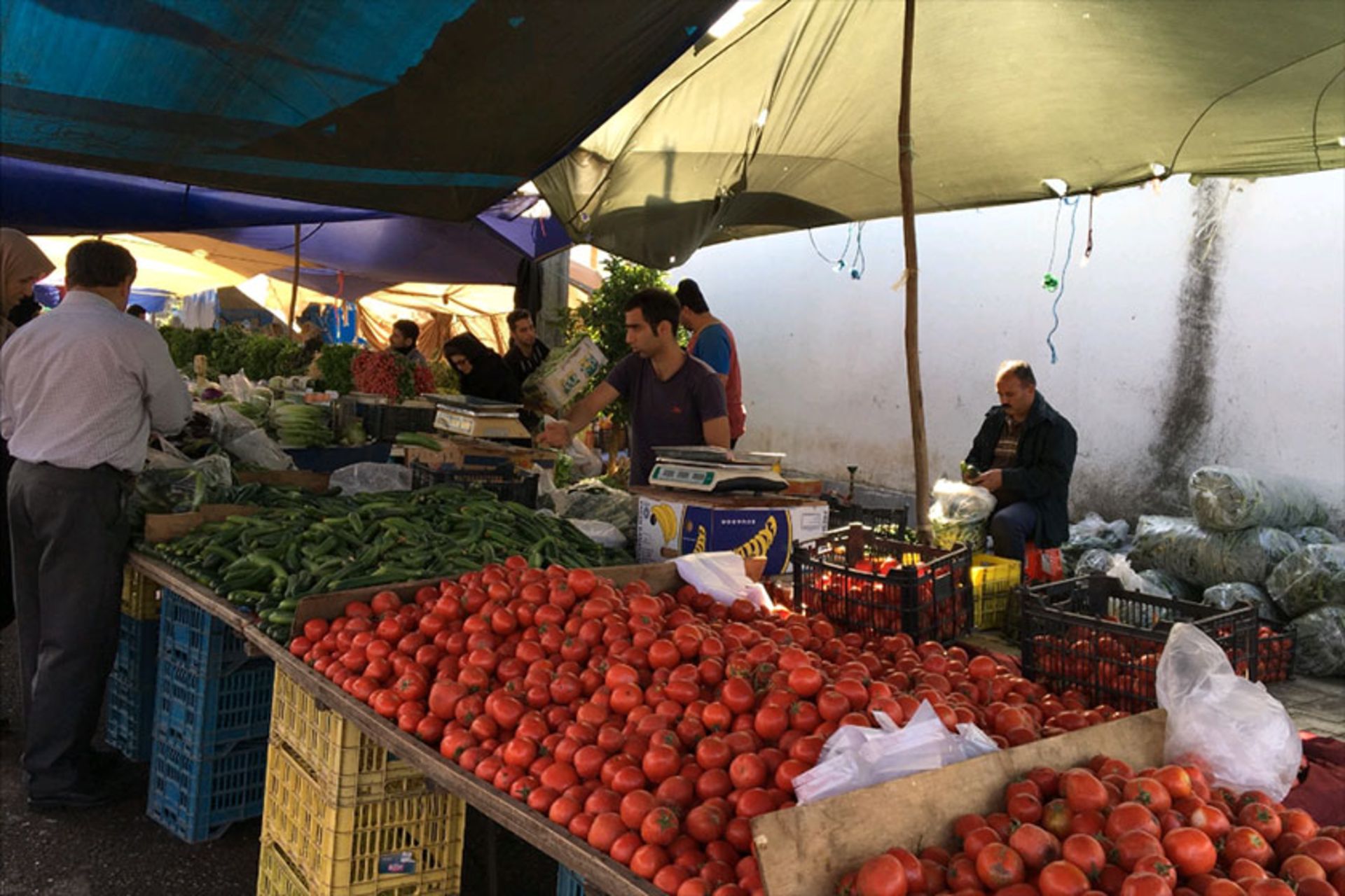 چهارشنبه بازار چابکسر؛ منبع عکس: گوگل مپ؛ عکاس: امیرحسین محمدی