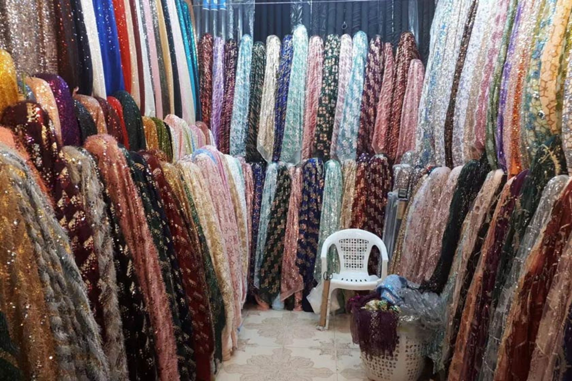 پارچه فروشی در بازار رسولی زاهدان؛ منبع عکس: ایرنا؛ عکاس: نامشخص