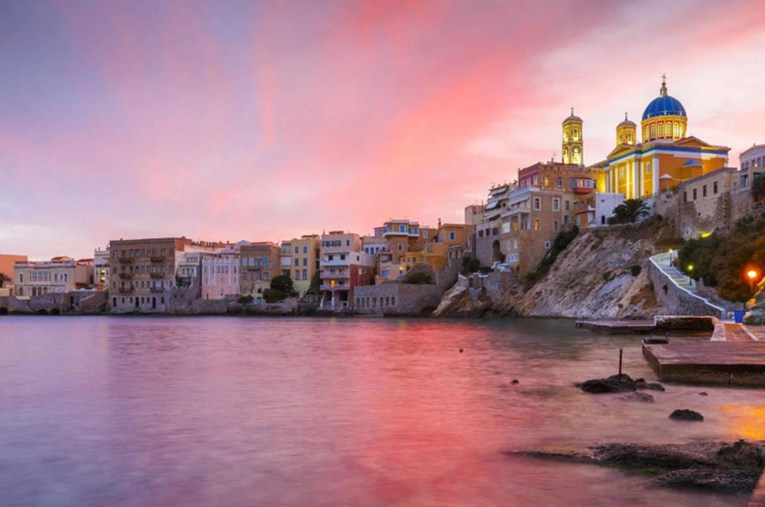 جزیره سیروس یونان؛ منبع عکس: Greeka، عکاس: نامشخص