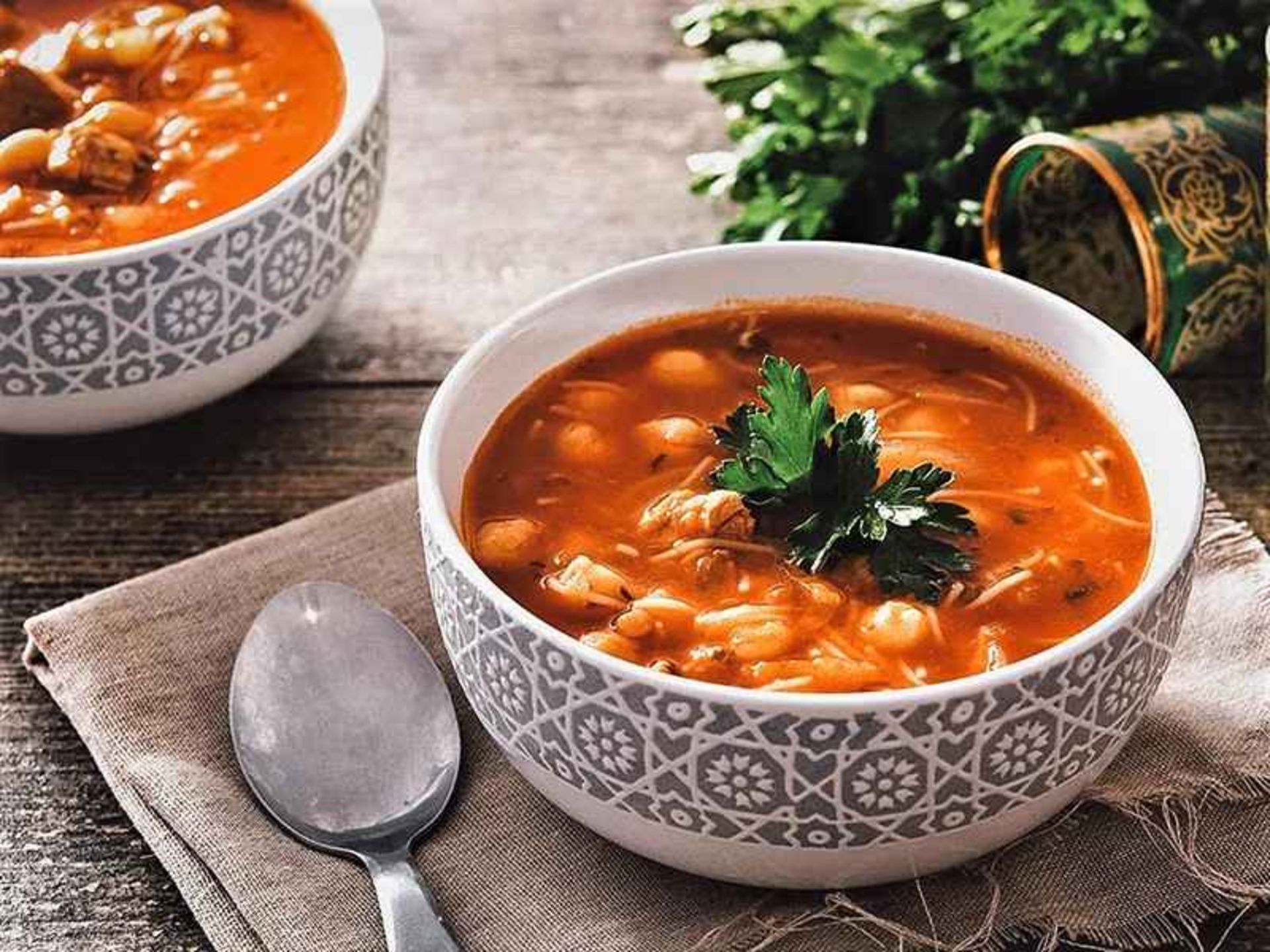 دو کاسه حریره، منبع عکس: willflyforfood.net، عکاس: نامشخص
