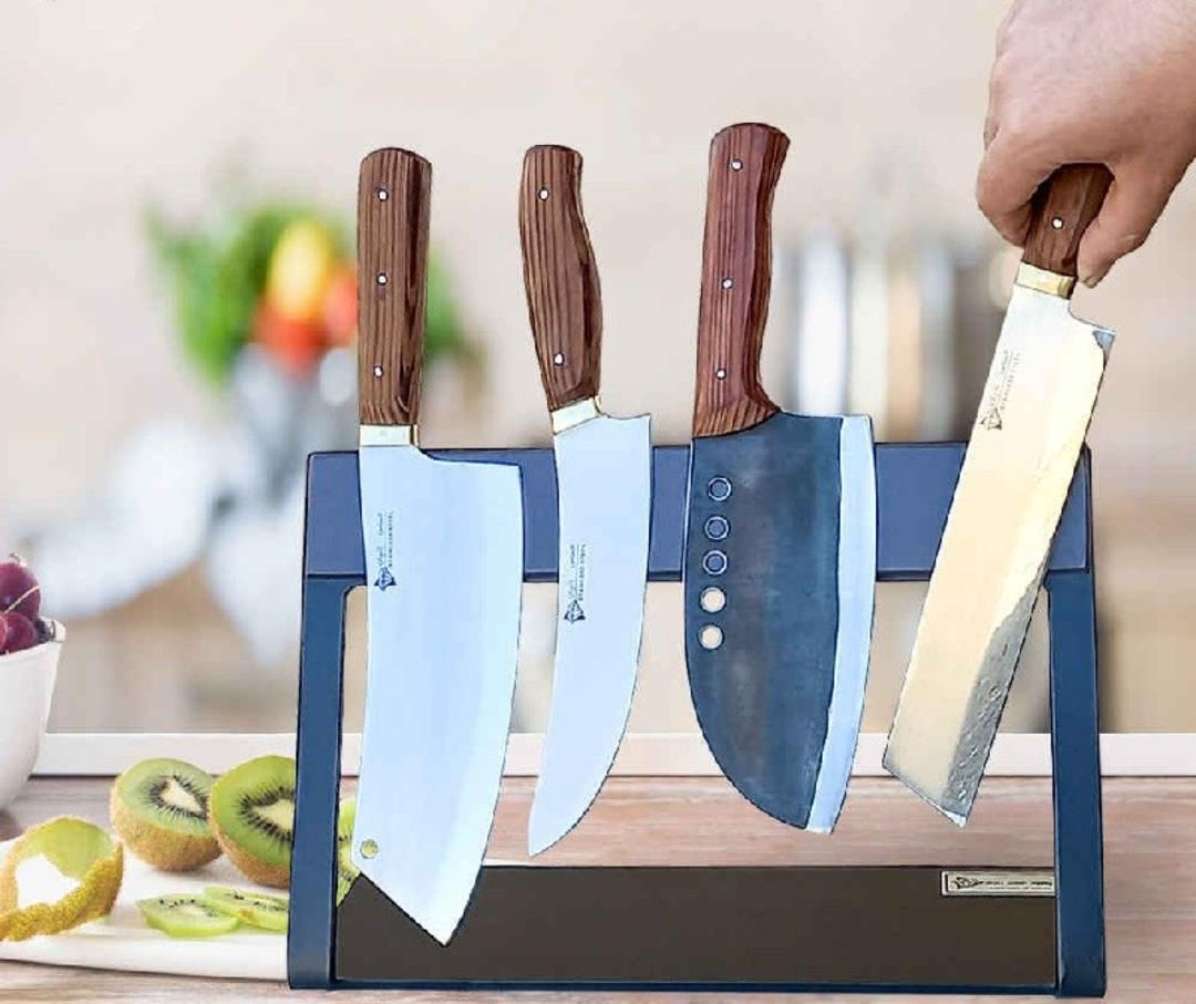 چاقوی زنجان؛ منبع عکس: وب‌سایت Almasknife.ir؛ عکاس: نامشخص