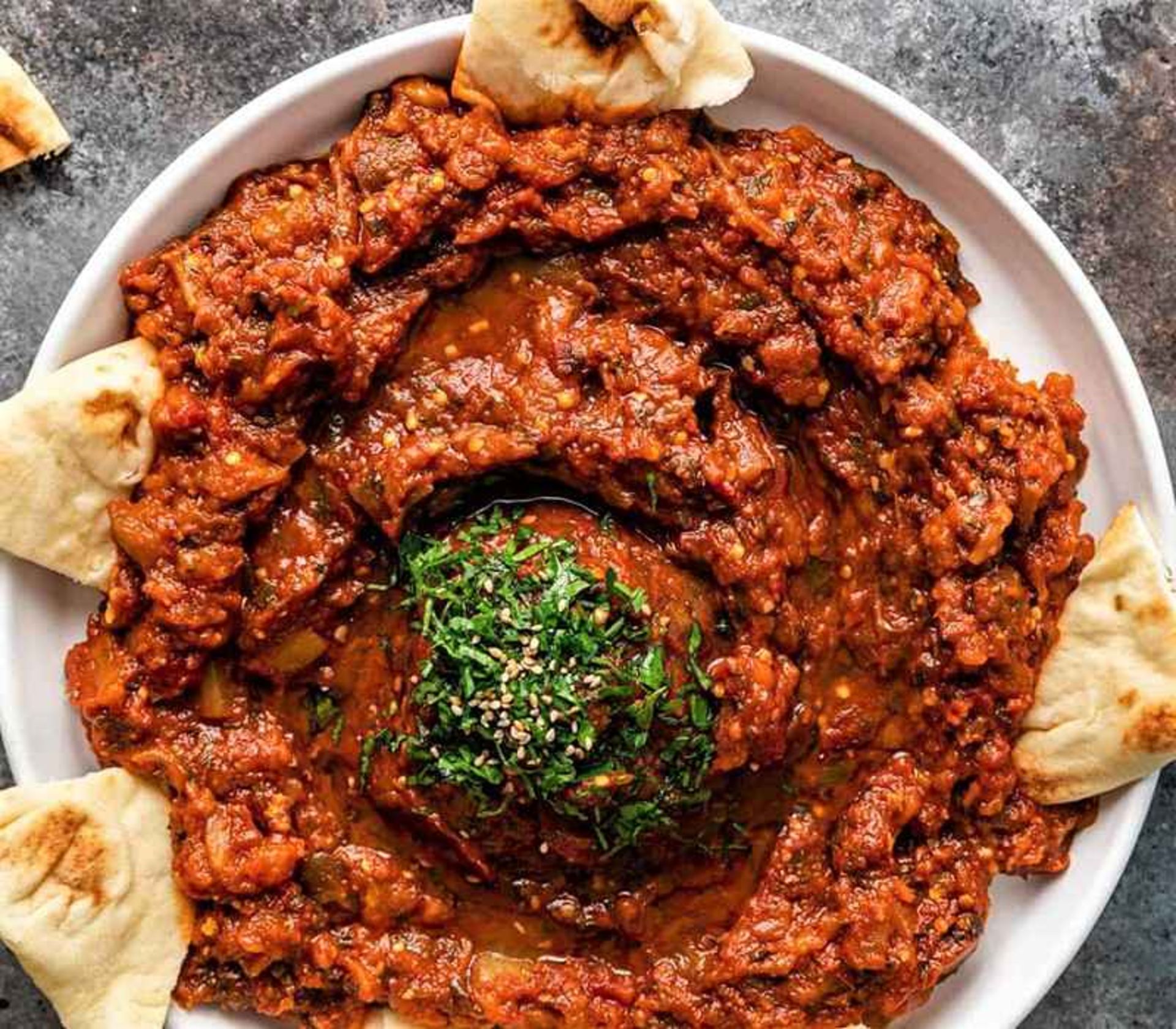 یک بشقاب زعلوک، منبع عکس: silkroadrecipes.com، عکاس: نامشخص