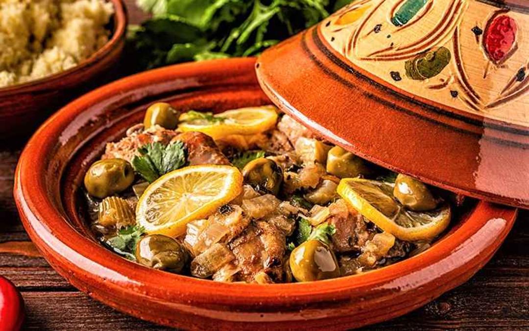 غذای طاجین در ظرف سفالی، منبع عکس: ici.radio-canada.ca، عکاس: نامشخص