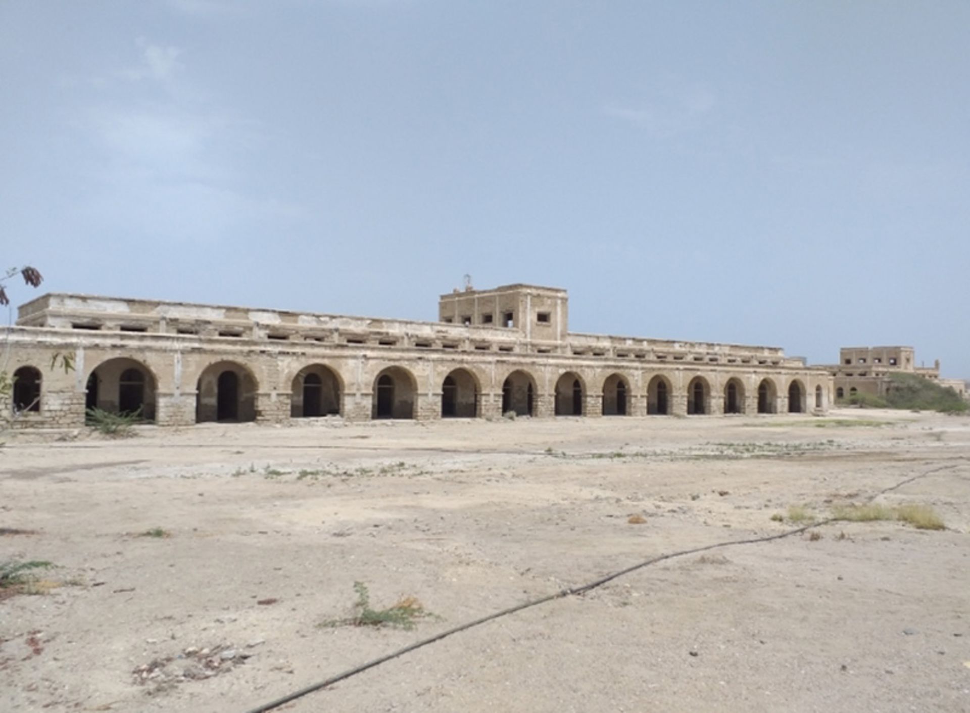 تلگراف خانه بندر جاسک؛ منبع عکس: ویکی‌مدیا؛ عکاس: K o m i l s d