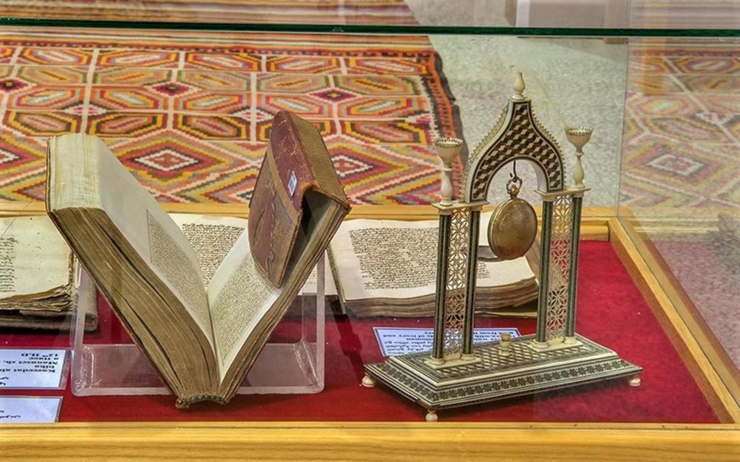نسخ خطی در موزه شیخ فیصل، منبع عکس: asergeev.com، عکاس: Alexey Sergeev