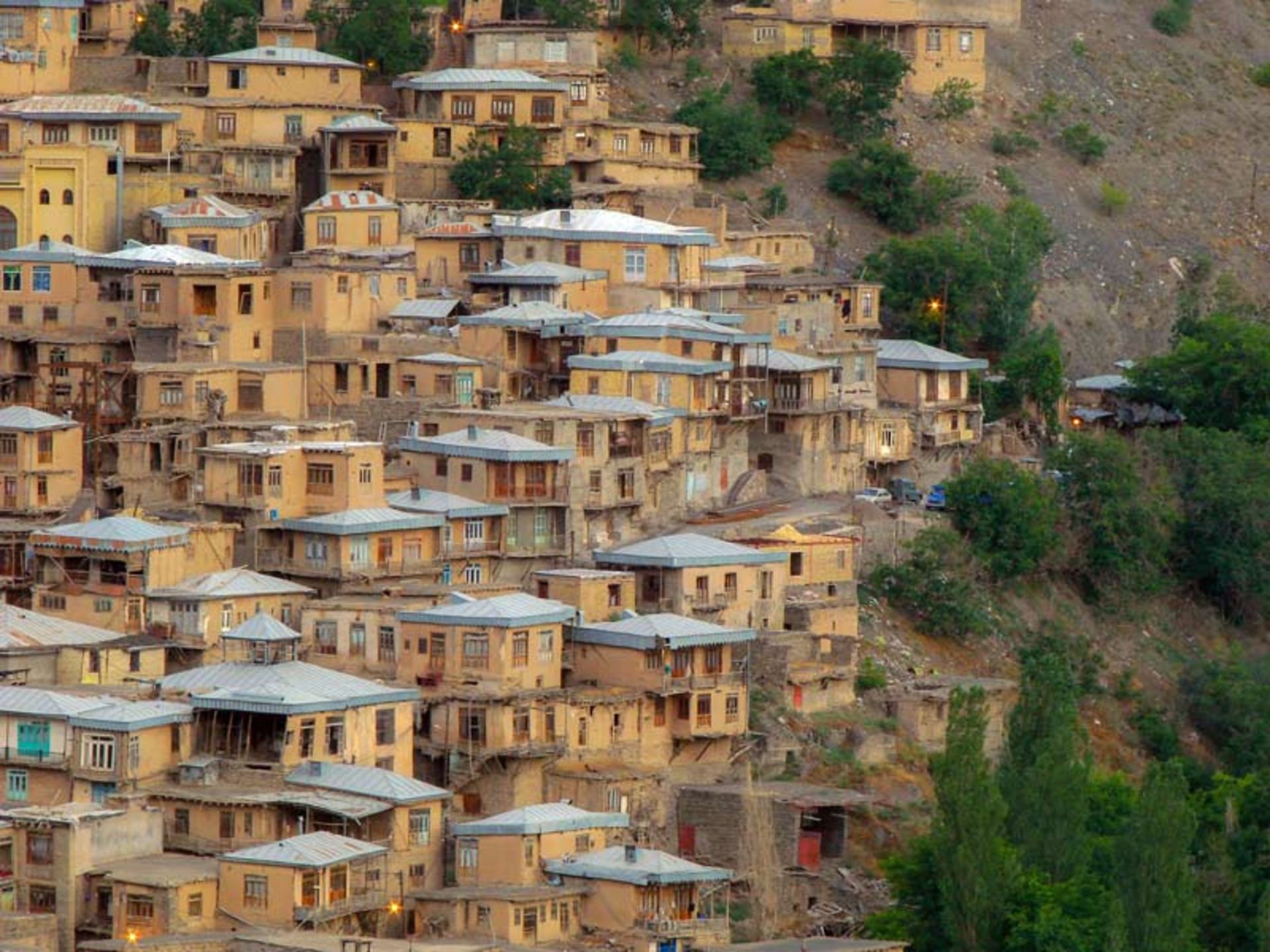 روستای پلکانی کنگ در خراسان رضوی از نمای دور، منبع عکس: ویکی مدیا، عکاس: مصطفی معراجی