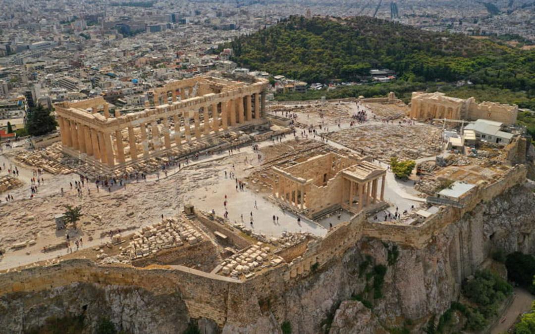 محوطه آکروپولیس؛ منبع عکس: Greece Is، عکاس: نامشخص