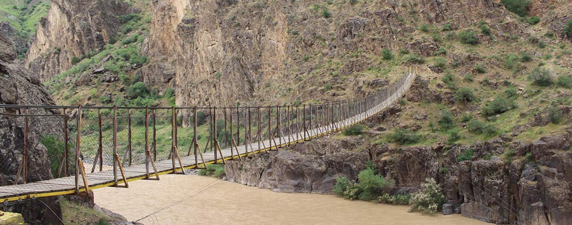 پل معلق پیرتقی؛ منبع عکس: گوگل مپ؛ عکاس: اشکان هاشمی